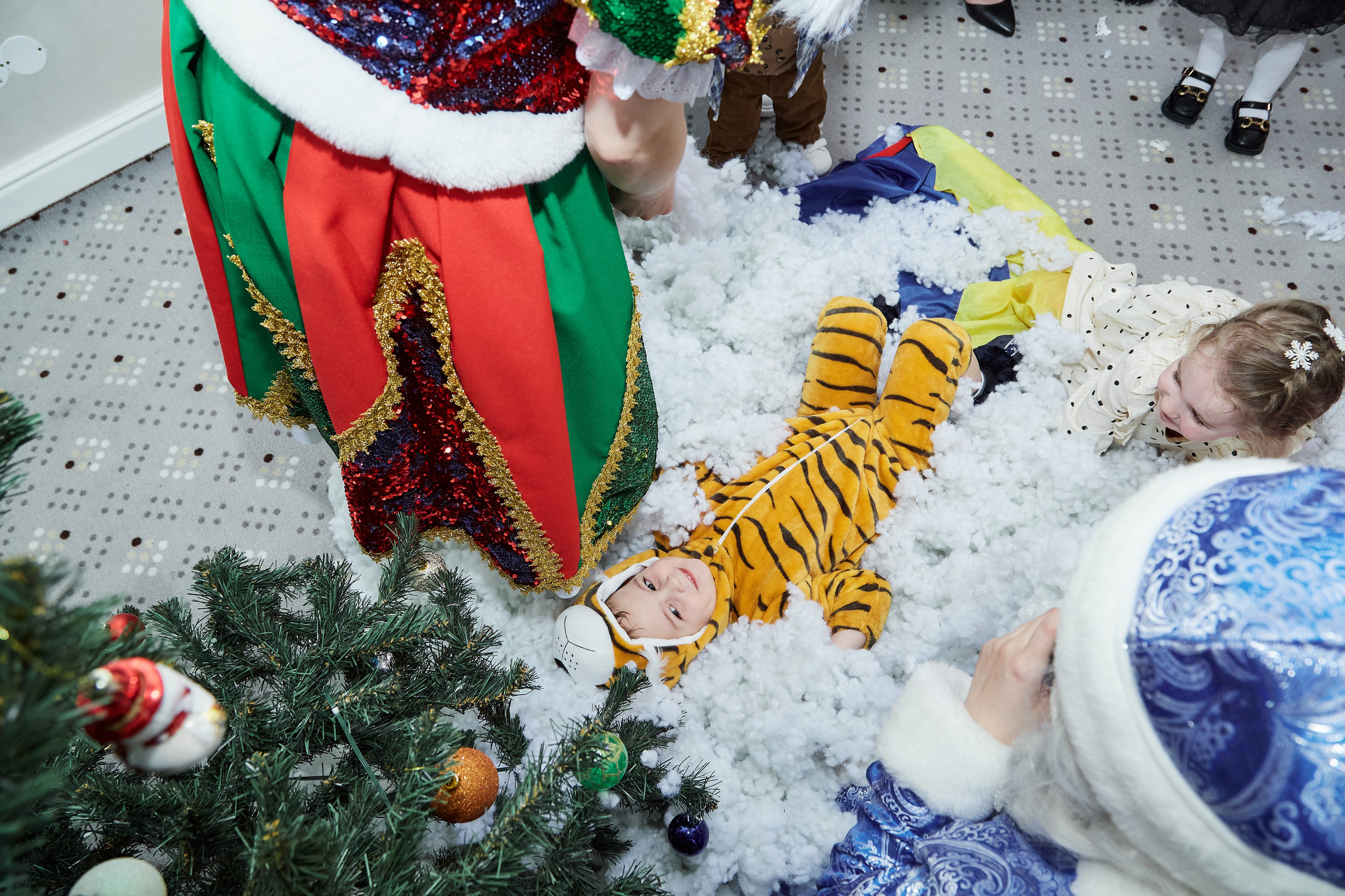 Бизи Кидз Новогодний репортаж с аниматорами. Кокорин Евгений Фотограф