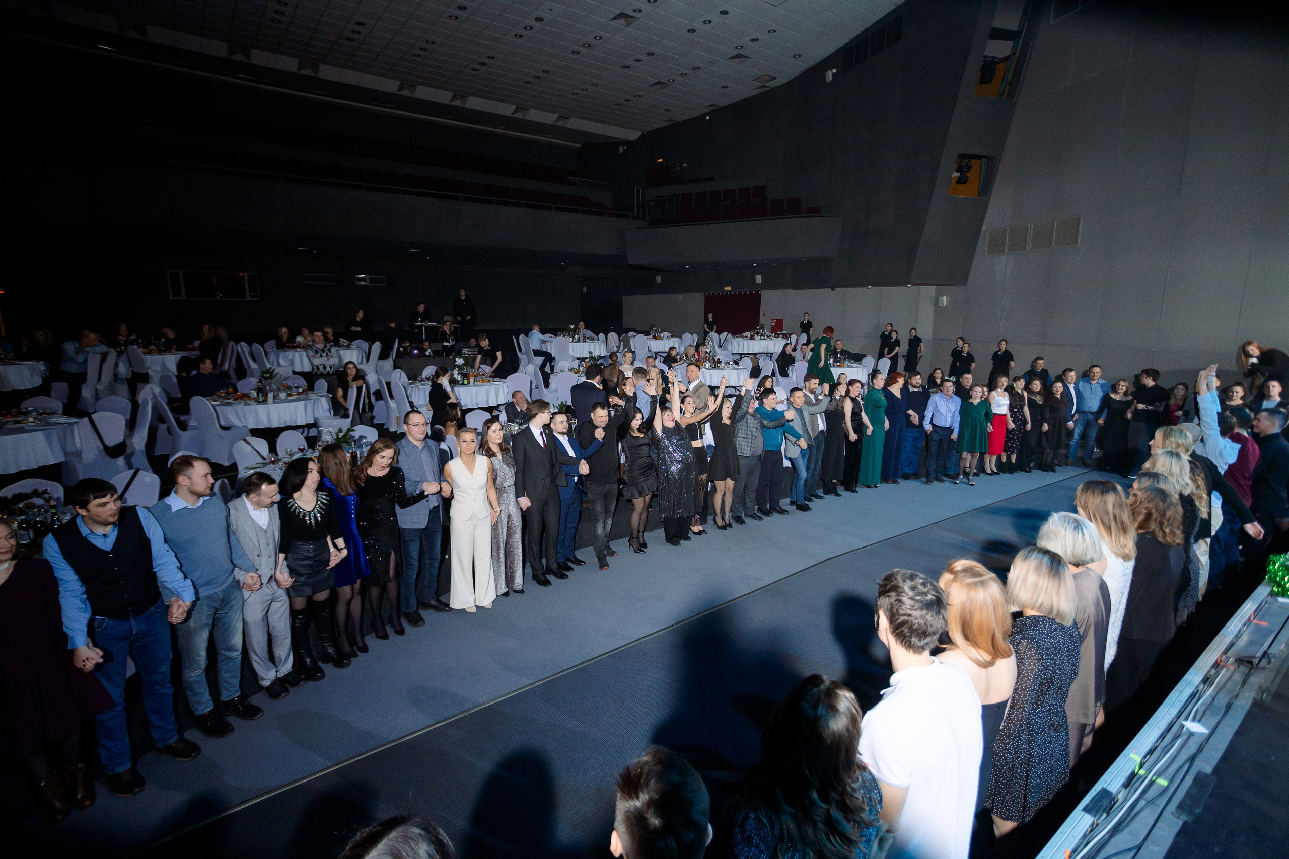 РЕПОРТАЖ: НОВЫЙ ГОД В ДК МЕТАЛЛУРГ. Профессиональный фотограф в Ижевске Леша Петров