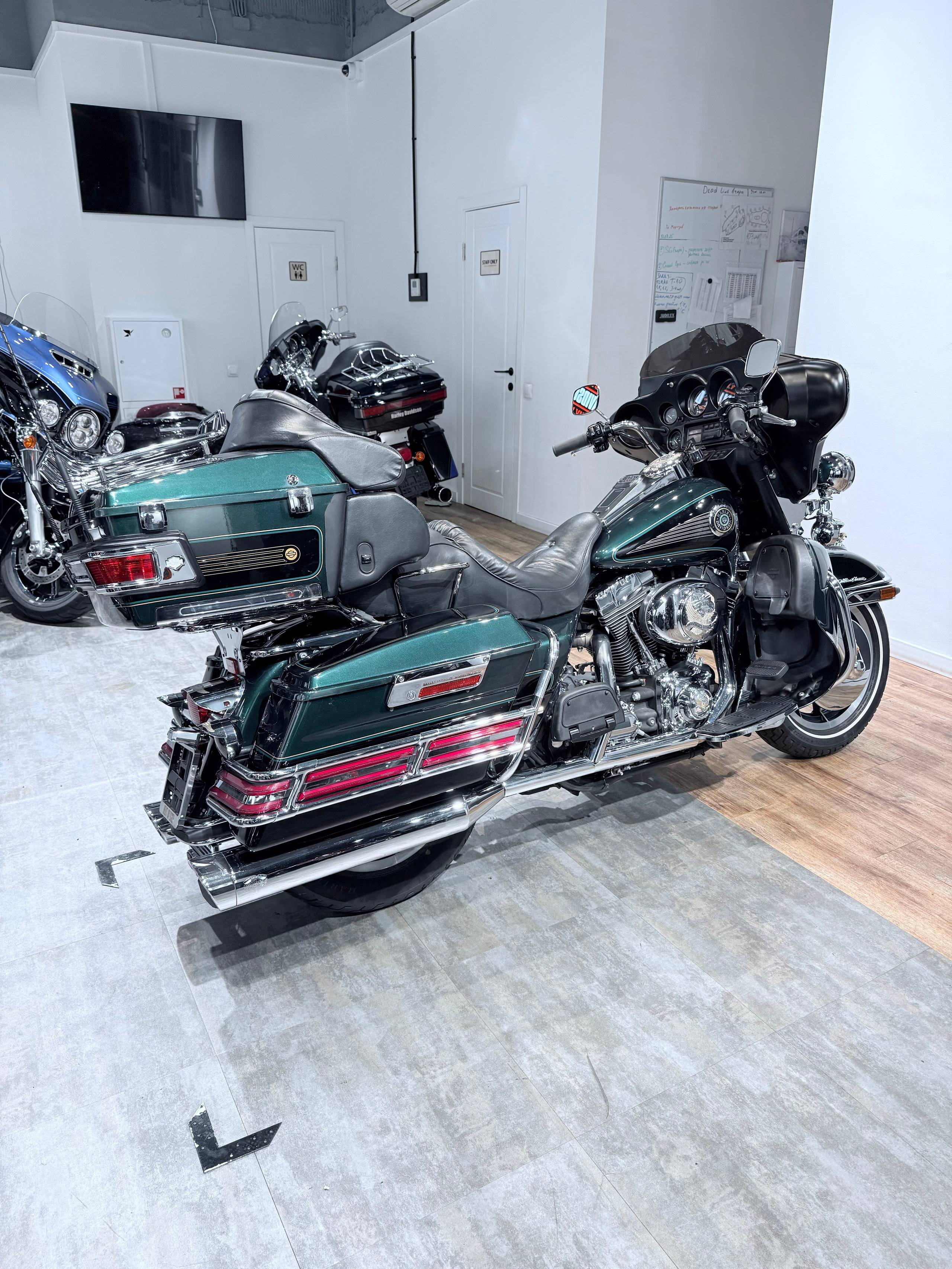 Electra Glide Emerald Green. Hello Davidson, Москва. Только хорошие мотоциклы…