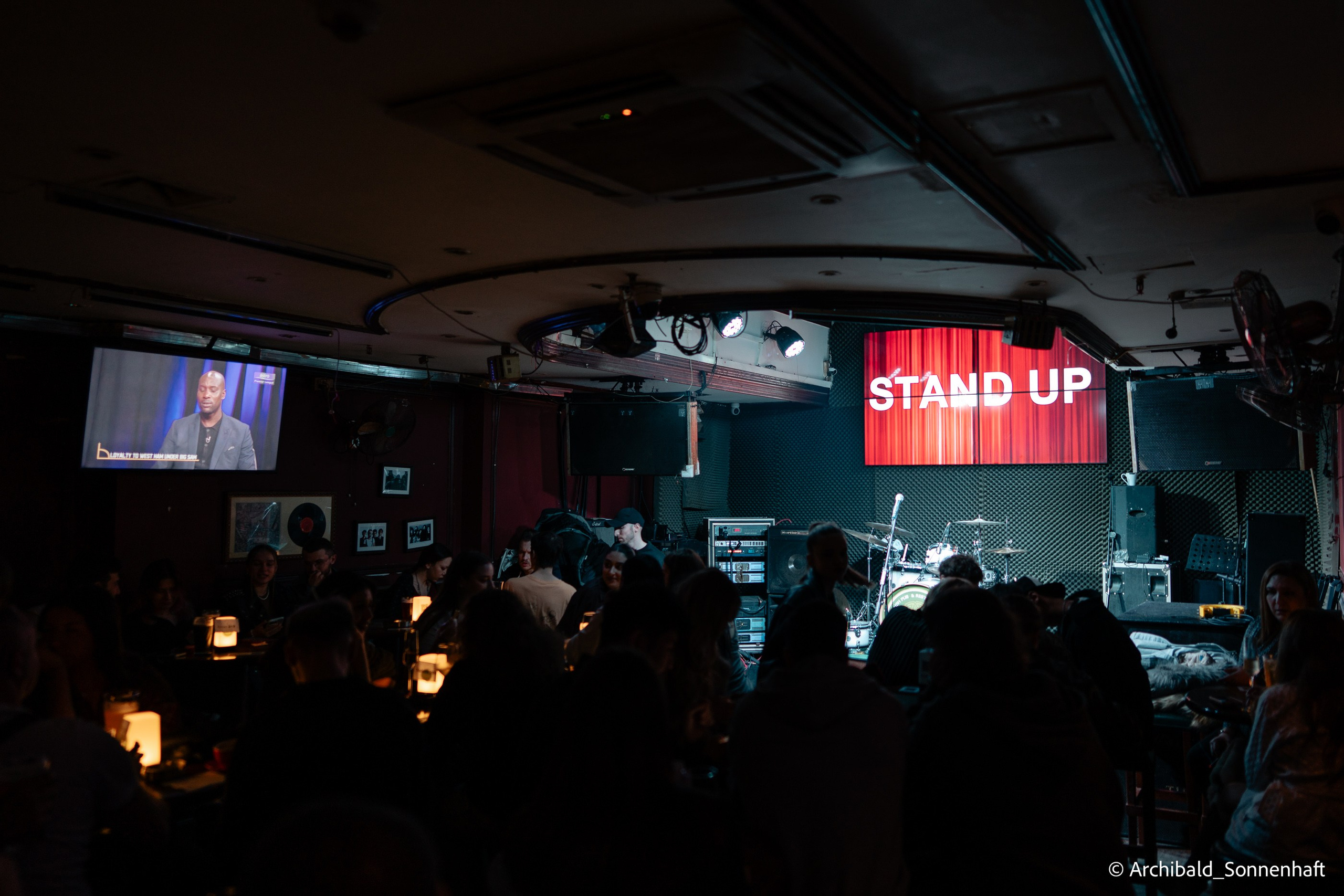 Cat, squirrel, japanese food and stand-up. Photographer in Guangzhou, China. Archibald Sonnenhaft
