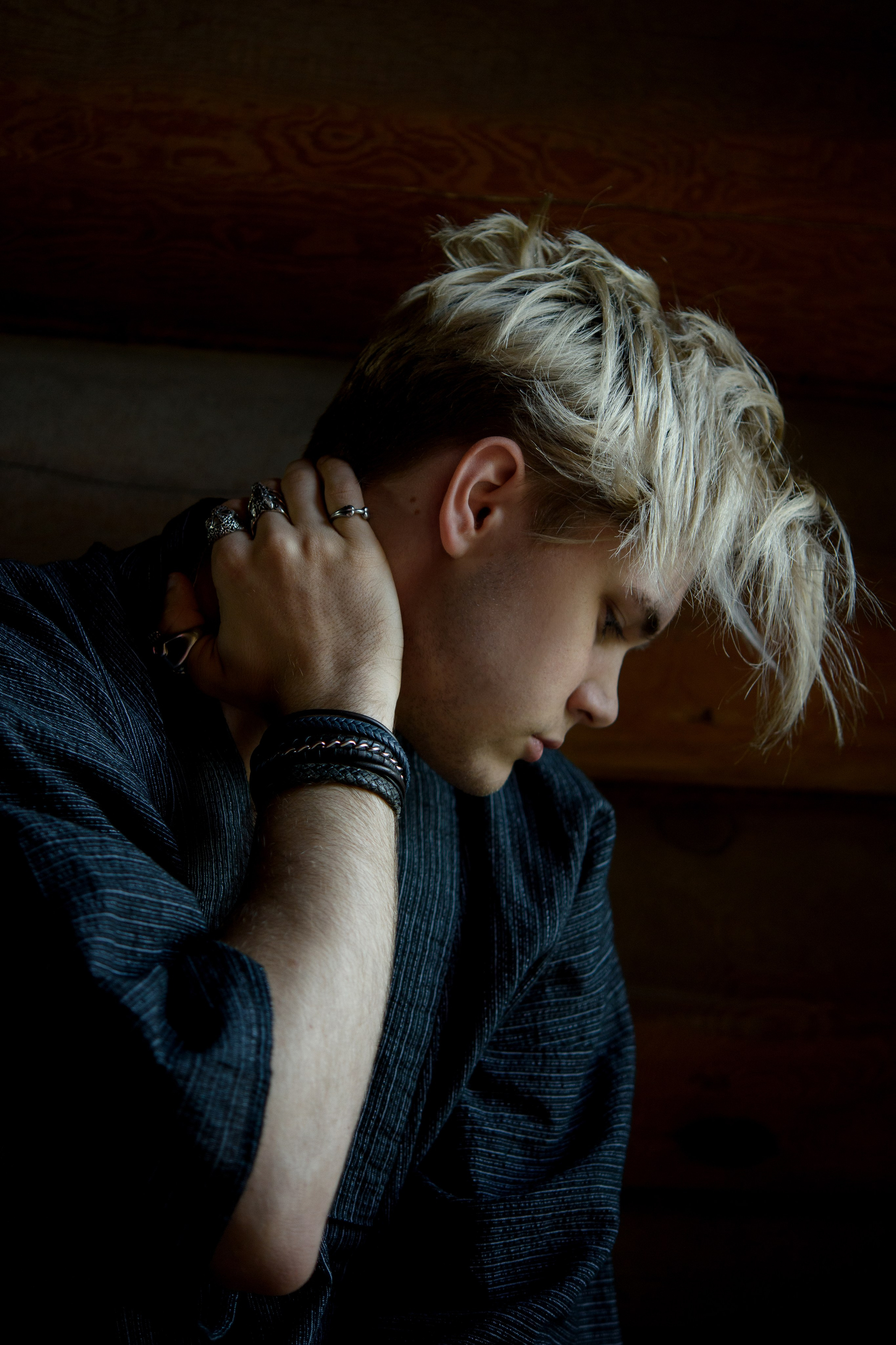 Фотосессия подростка в темном ключе. Главная