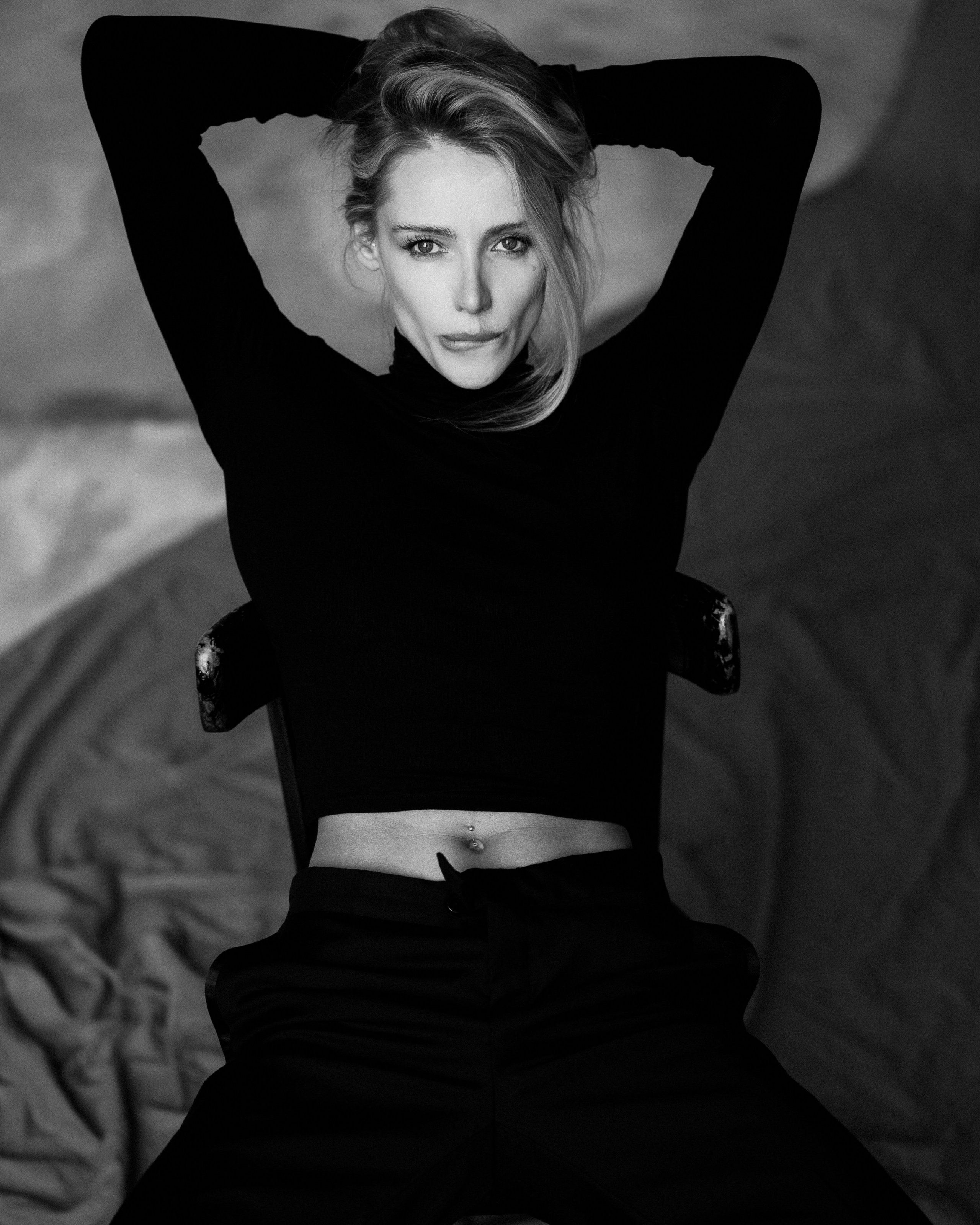 I am Diana, a portrait photographer. I take pictures around the world