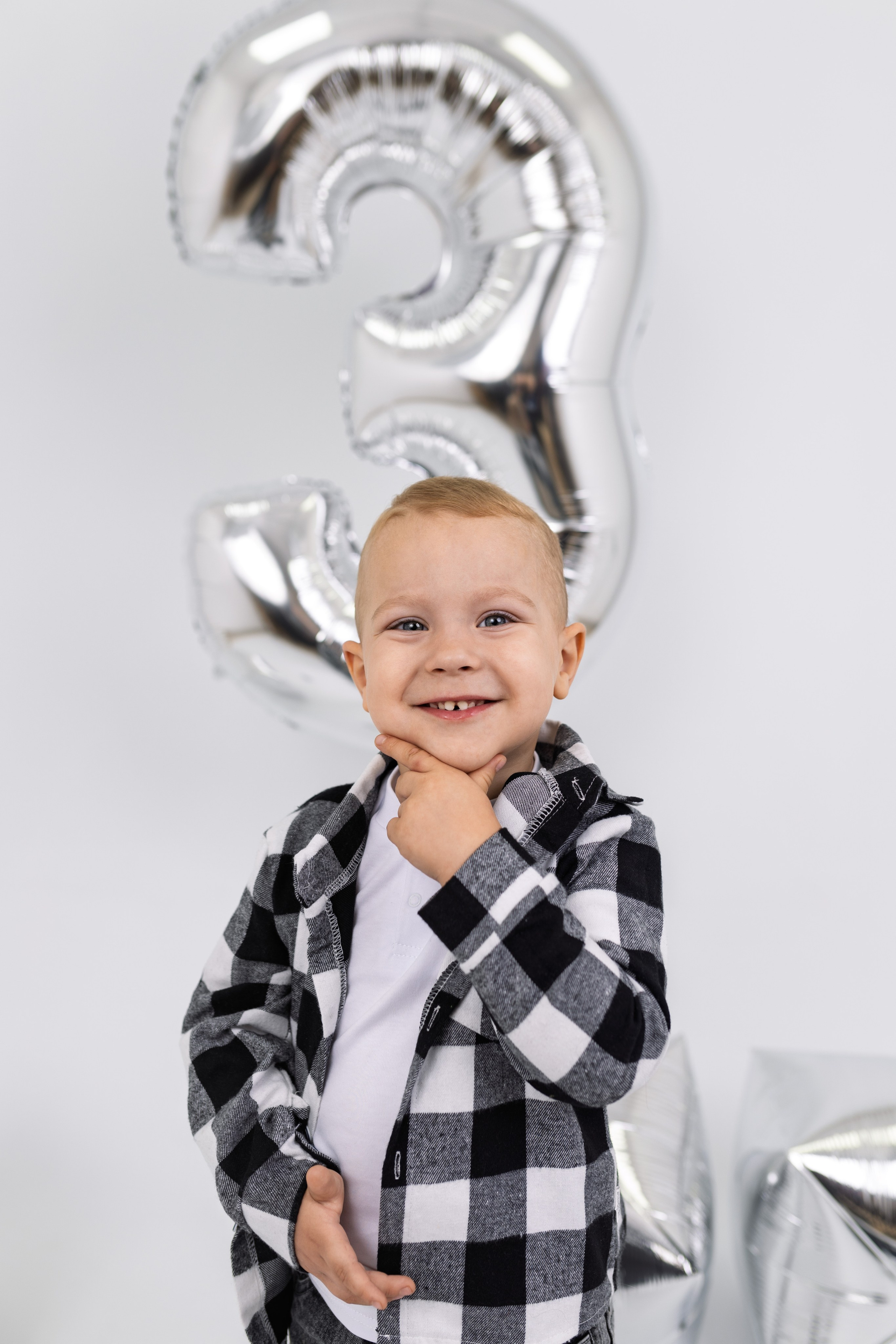 Семейная фотосессия в студии Гуково Ростовская область фотограф Григорий Новиков фотовидео съёмка novikov.foto. Фотограф Гуково Григорий Новиков novikov.foto