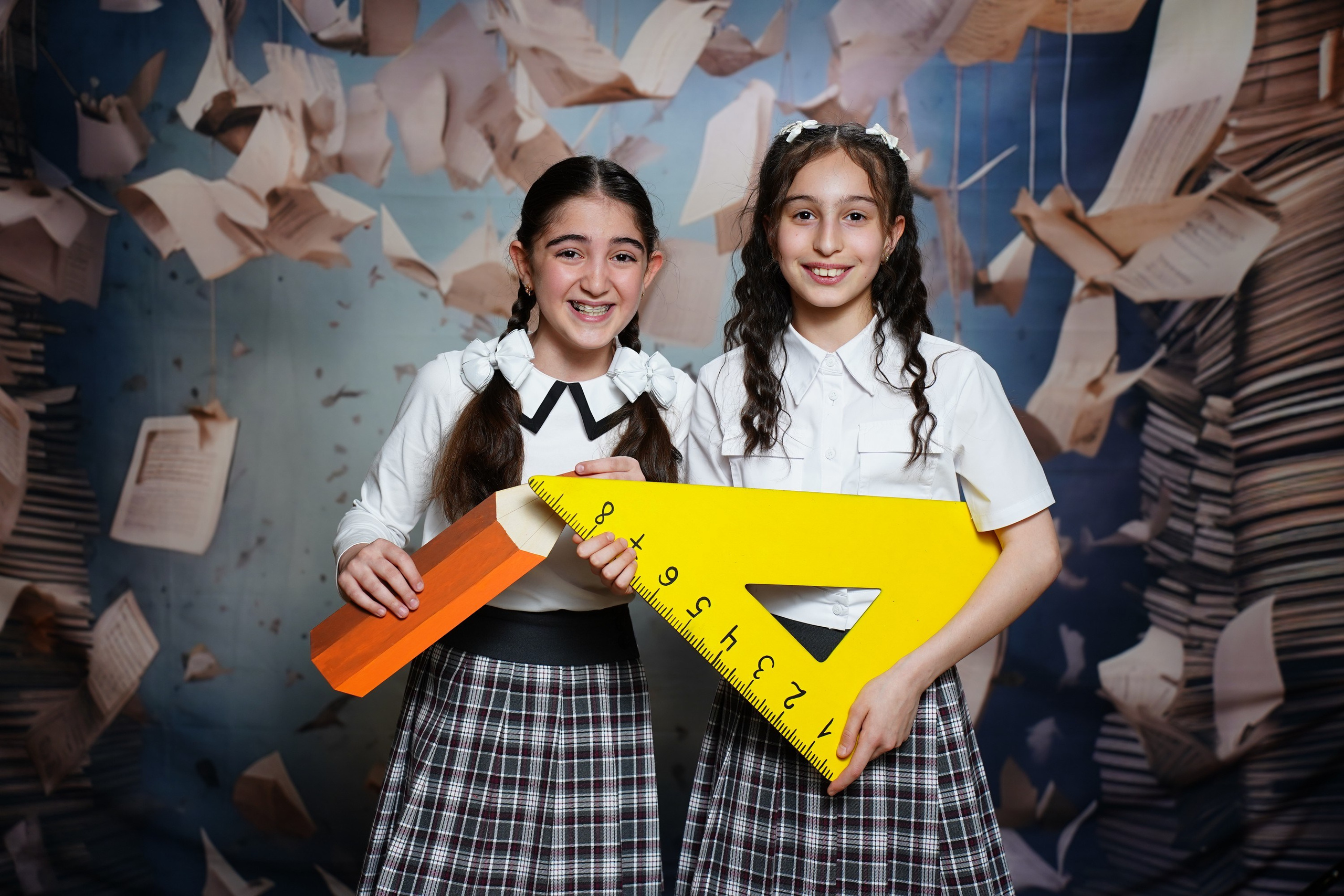 Фото с другом. MEMENTO.Выпускные альбомы, школьные, юбилейные и другие книги. Ростов-на-Дону