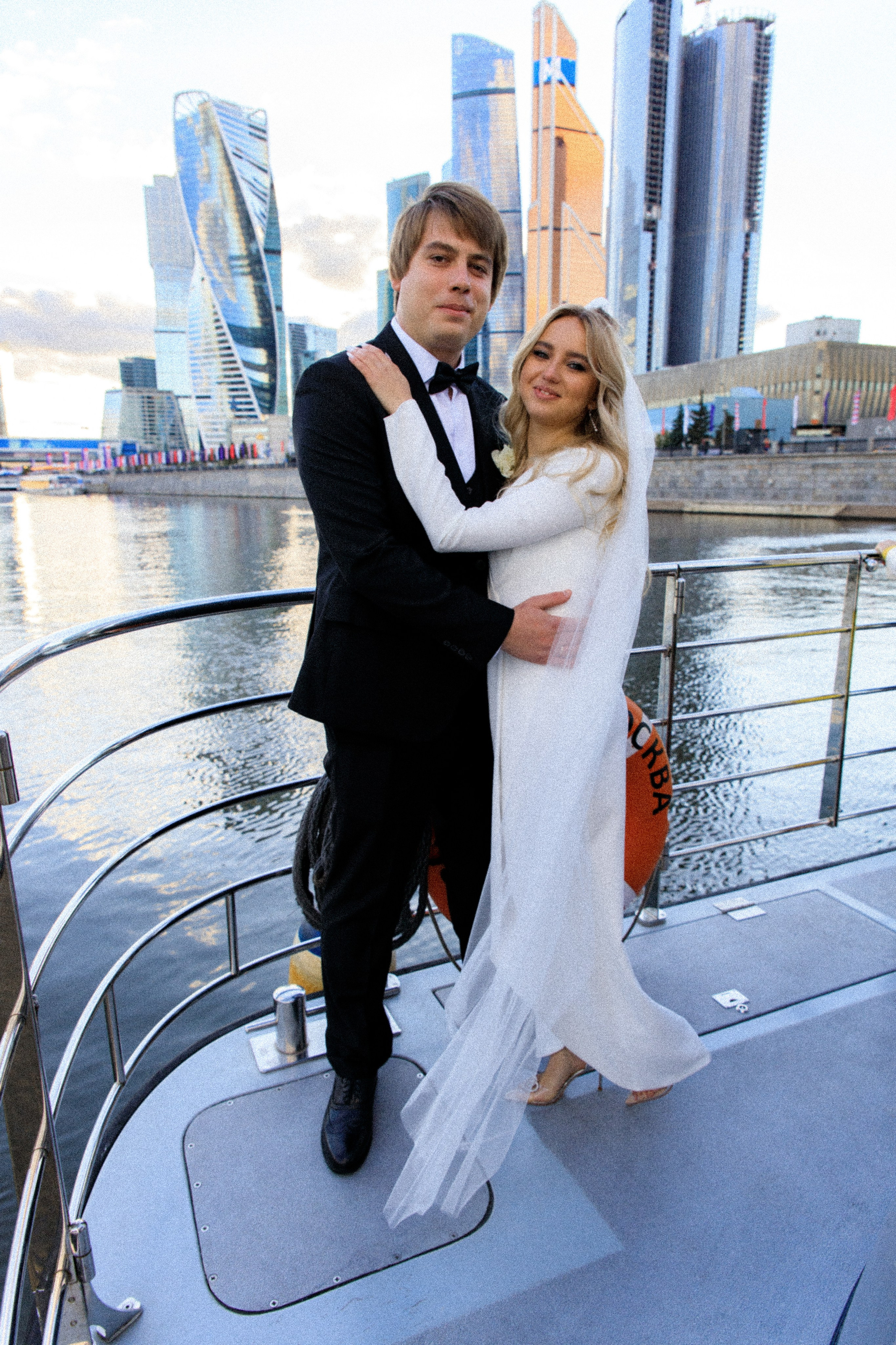 Церемония на катере. Свадебный фотограф Москва