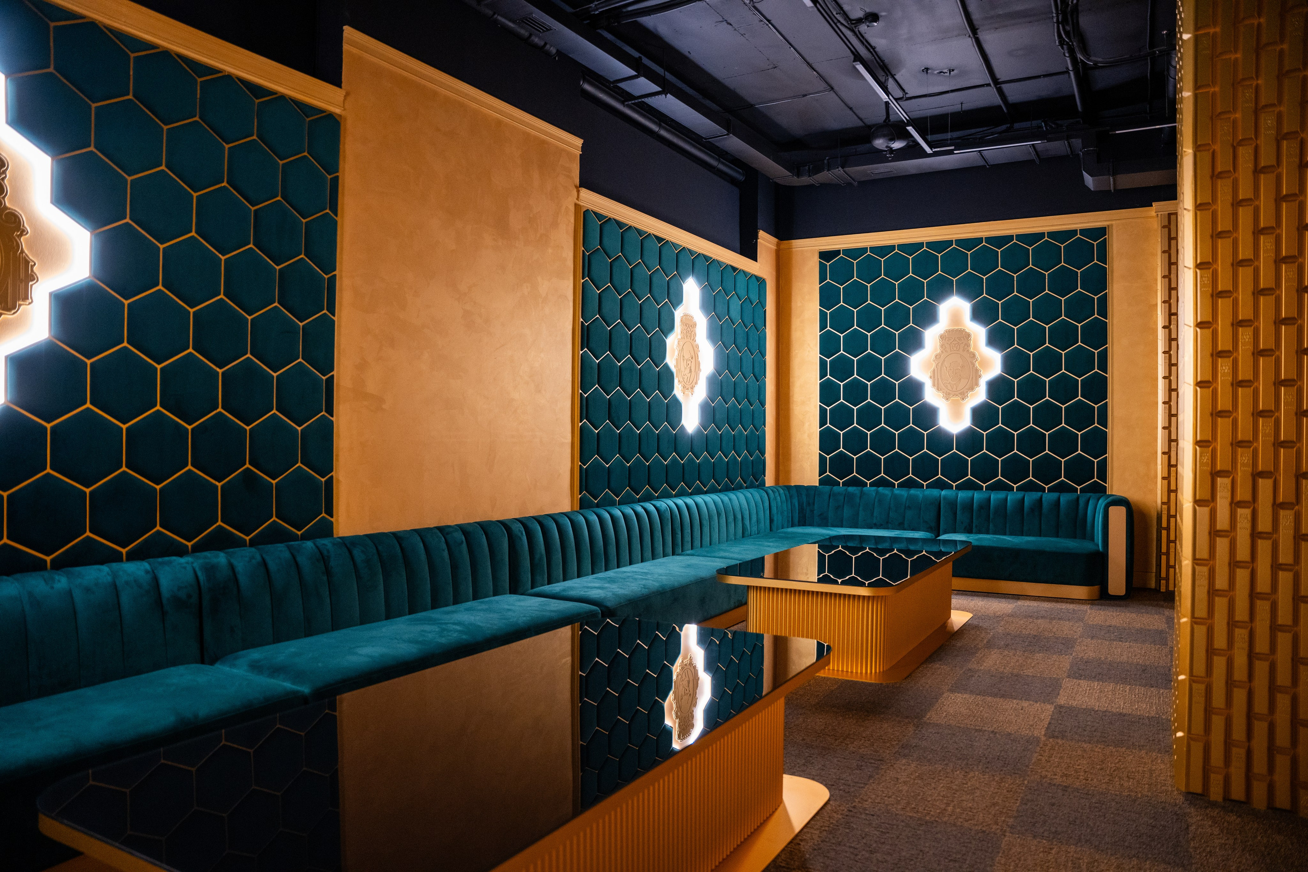 Фотосъемка интерьера стриптиз-клуба Hefner — элитный клуб Краснодара. Интерьерная фотосъемка клуба Hefner в Краснодаре — профессионально. Шедевры для Вас! Фотограф и Видеограф в Краснодаре Пахиев Руслан