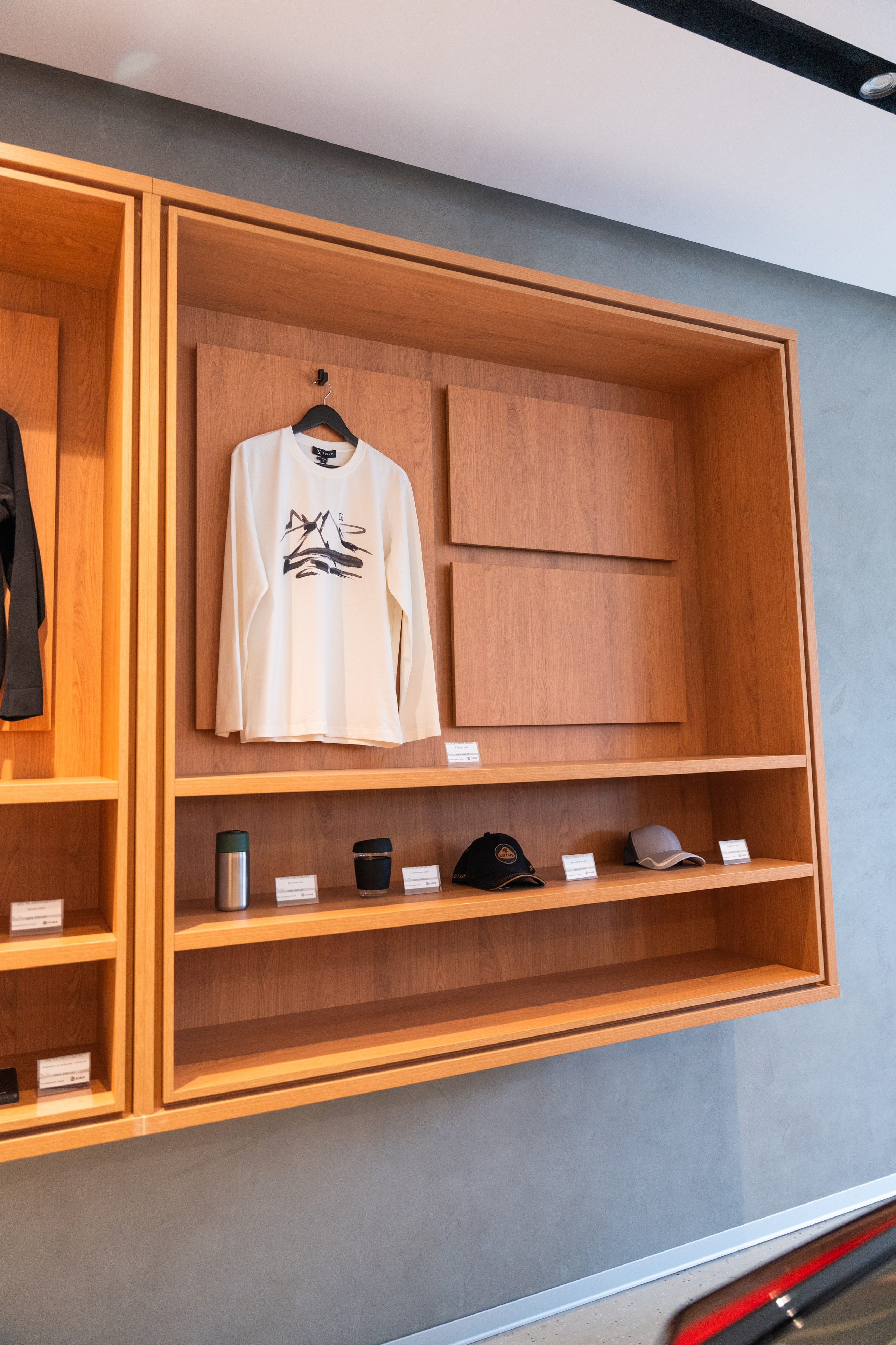 Интерьерная фотосъемка автосалона Elrus в Краснодаре. Zeekr, LiXiang Профессиональная фотосъемка интерьера премиум-автосалона в Краснодаре. Шедевры для Вас! Фотограф и Видеограф в Краснодаре Пахиев Руслан