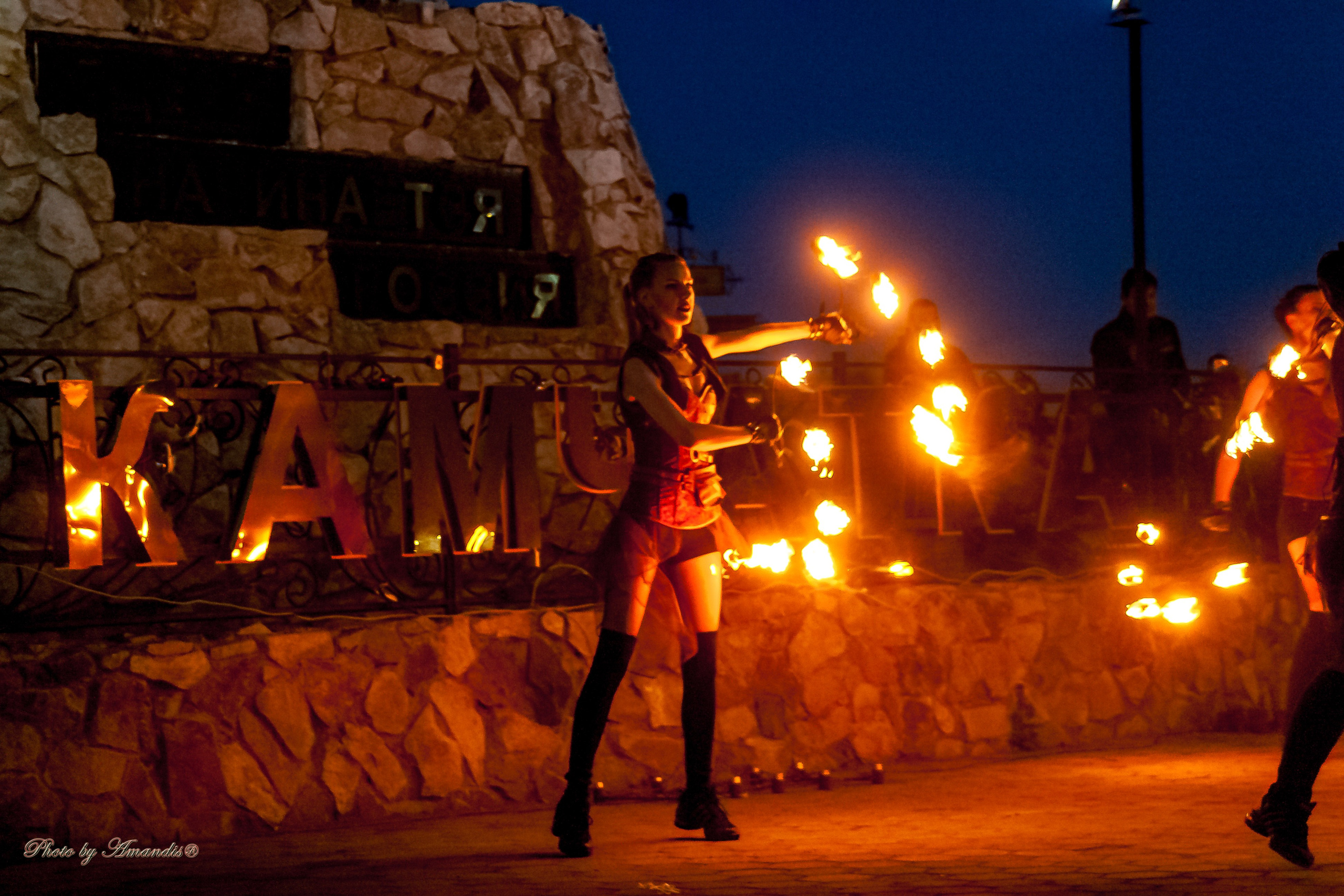 Огненное шоу у памятника «Здесь начинается Россия». Камчатка. Май 2017. Репортажная съемка в Москве и области. Анималистика