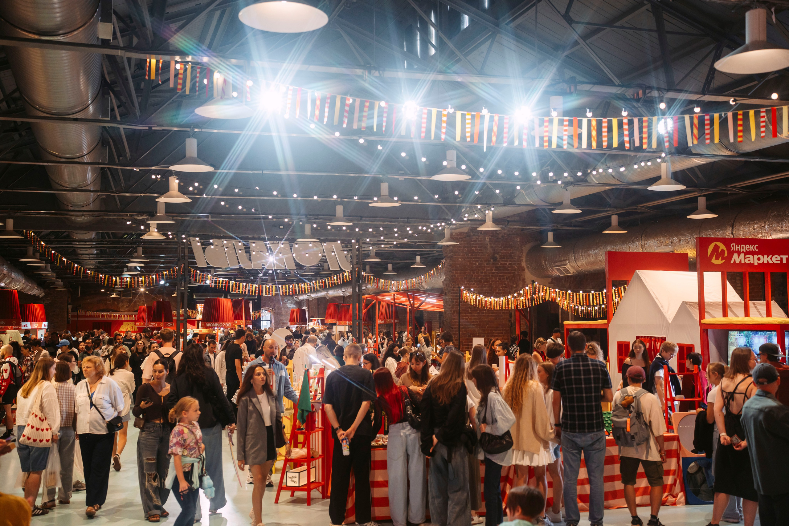 Маркет Маркета. Петербург / 2025. Саша Копылов, фотограф в Казани