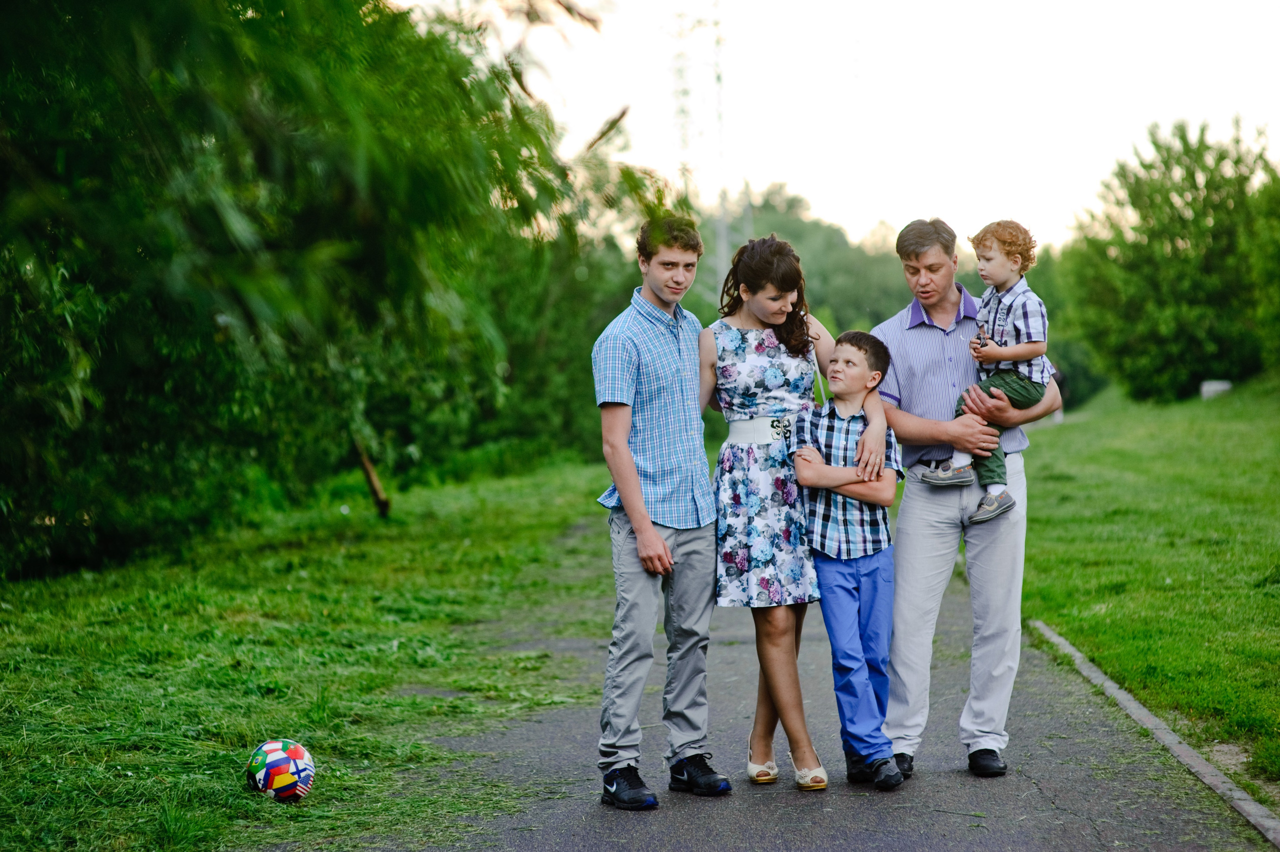 Лада, Дмитрий и 3 сына. Прогулка, Москва. Семейный фотограф Анна Дубовская