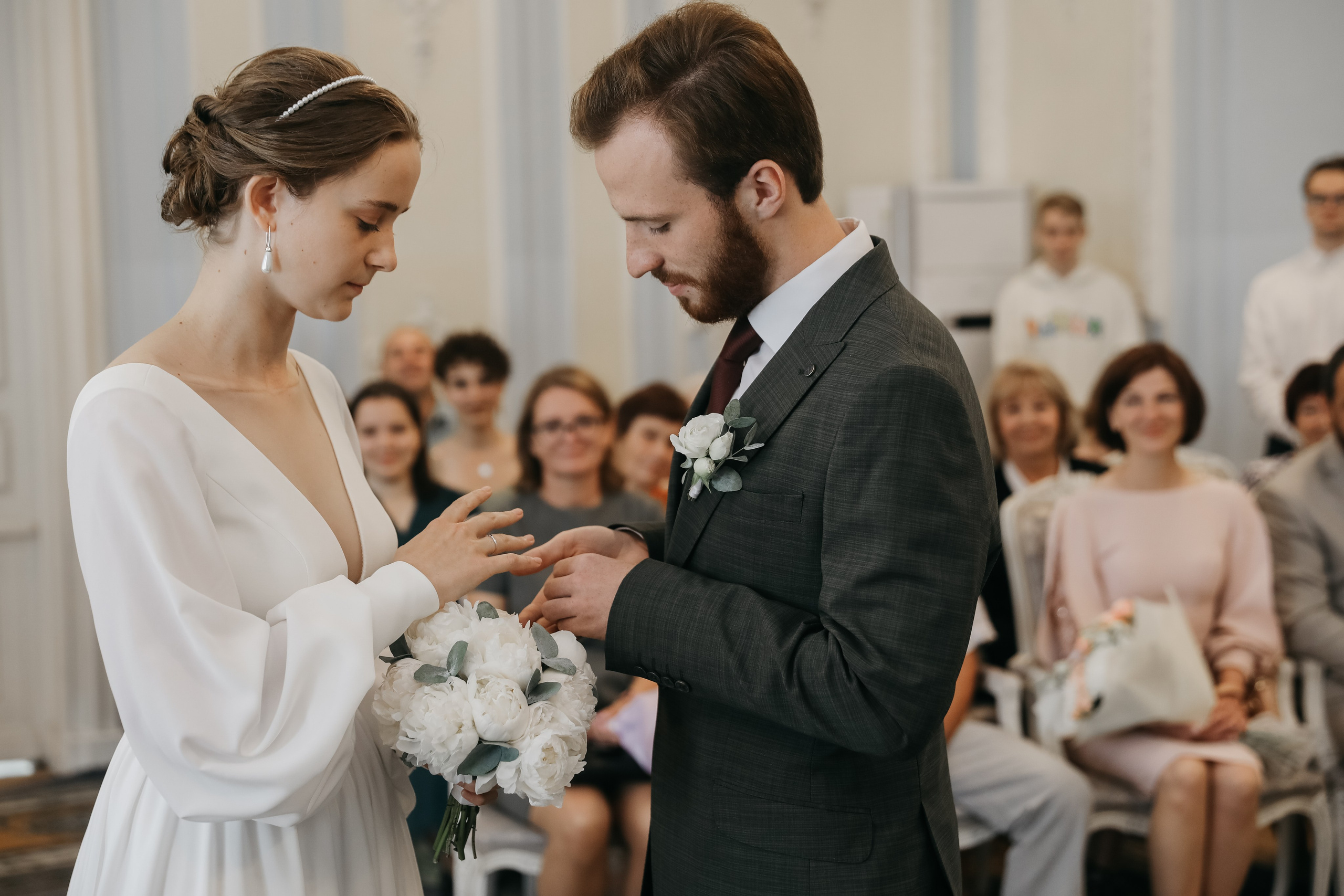 Любовь — противовес этому ужасу, любовь — акт единения и сохранения. Свадебный фотограф в Санкт-Петербурге