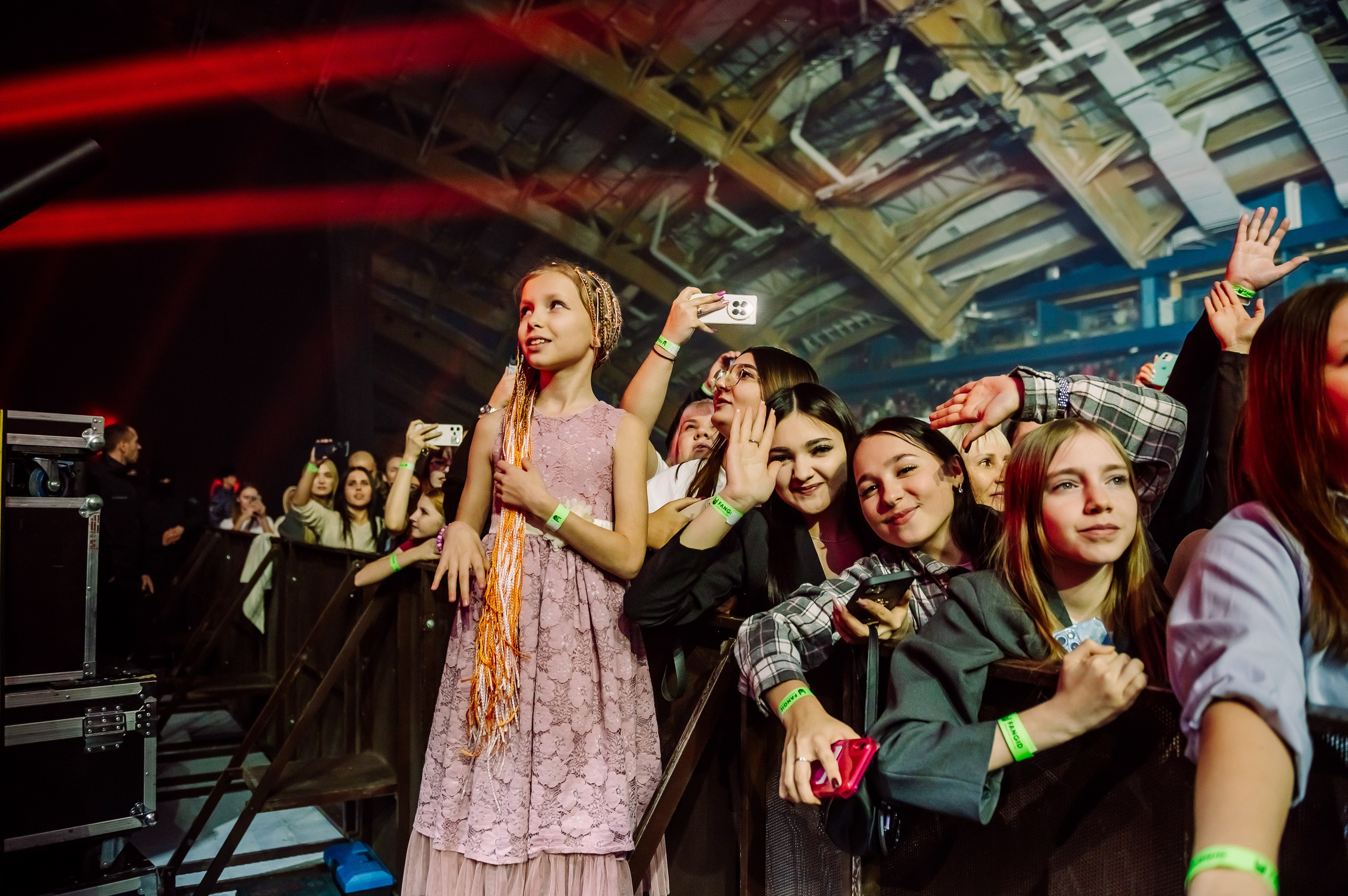 Руки вверх в Ледовом Дворце 15.11.2025. Детский фотограф, семейный фотограф и репортажи в Кемерово