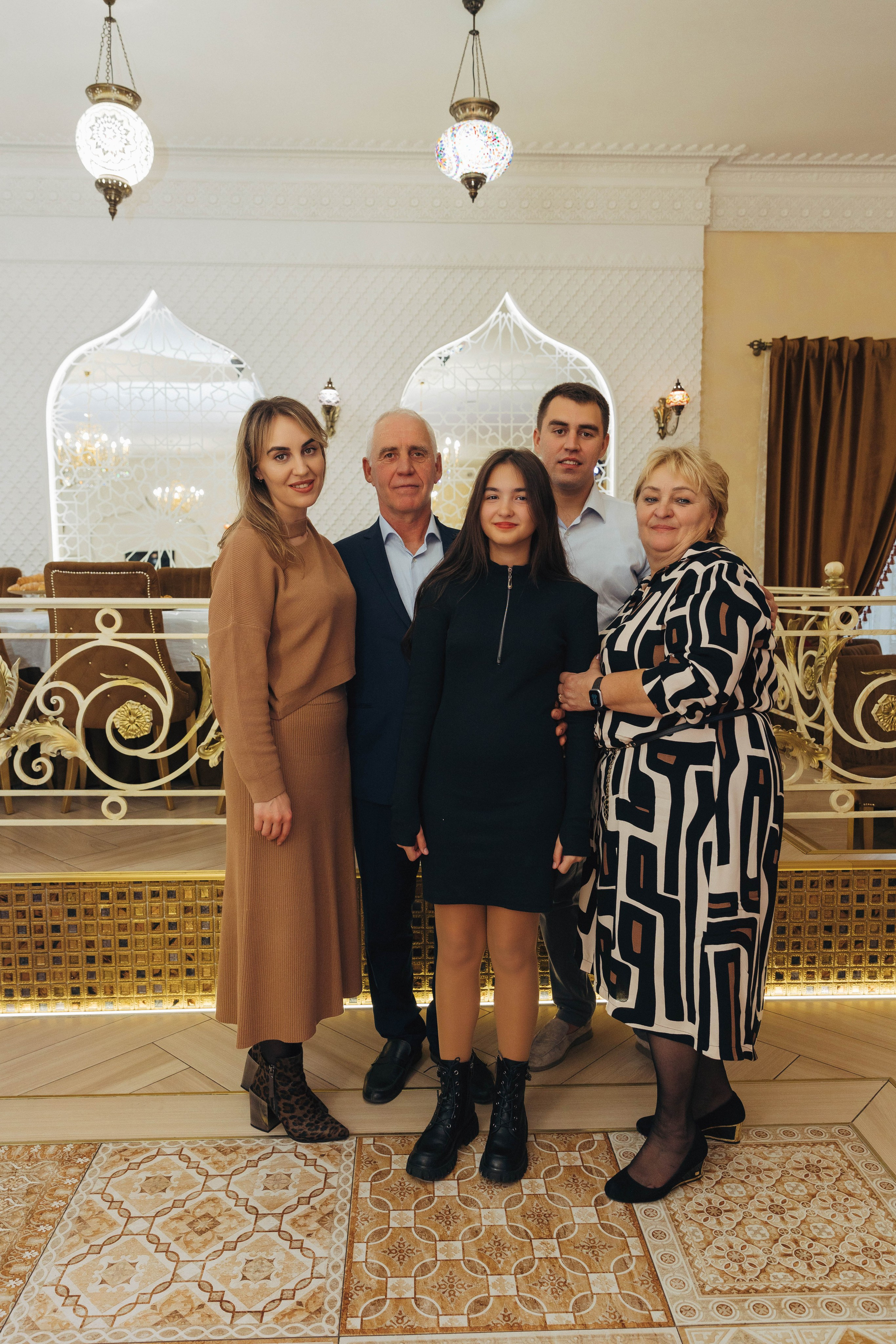 60 лет. Я Аракчеева Менслу — семейный и свадебный фотограф в Астрахани