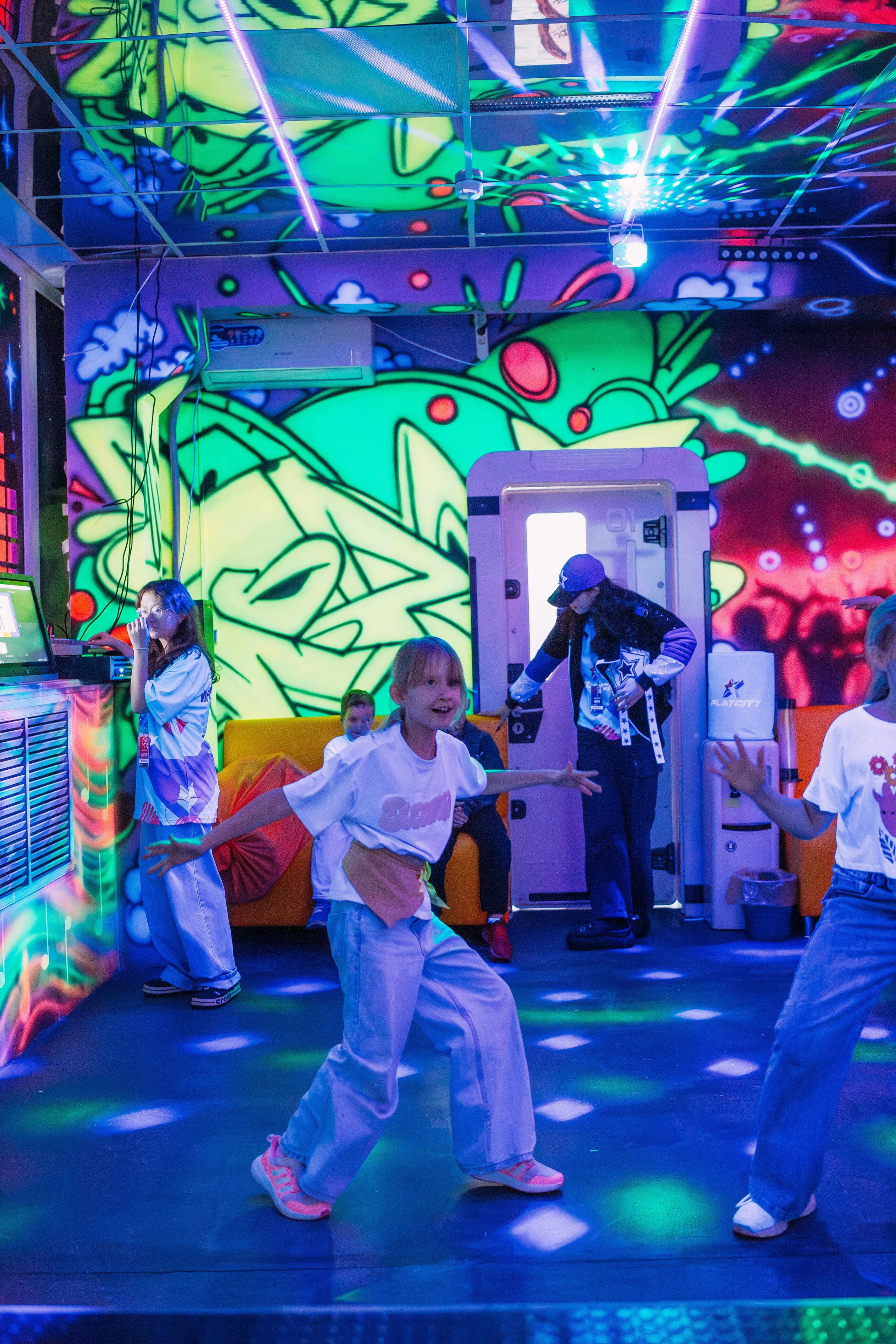 День рождения (PlayCity). Семейный фотограф в Волгограде Надежда Головко