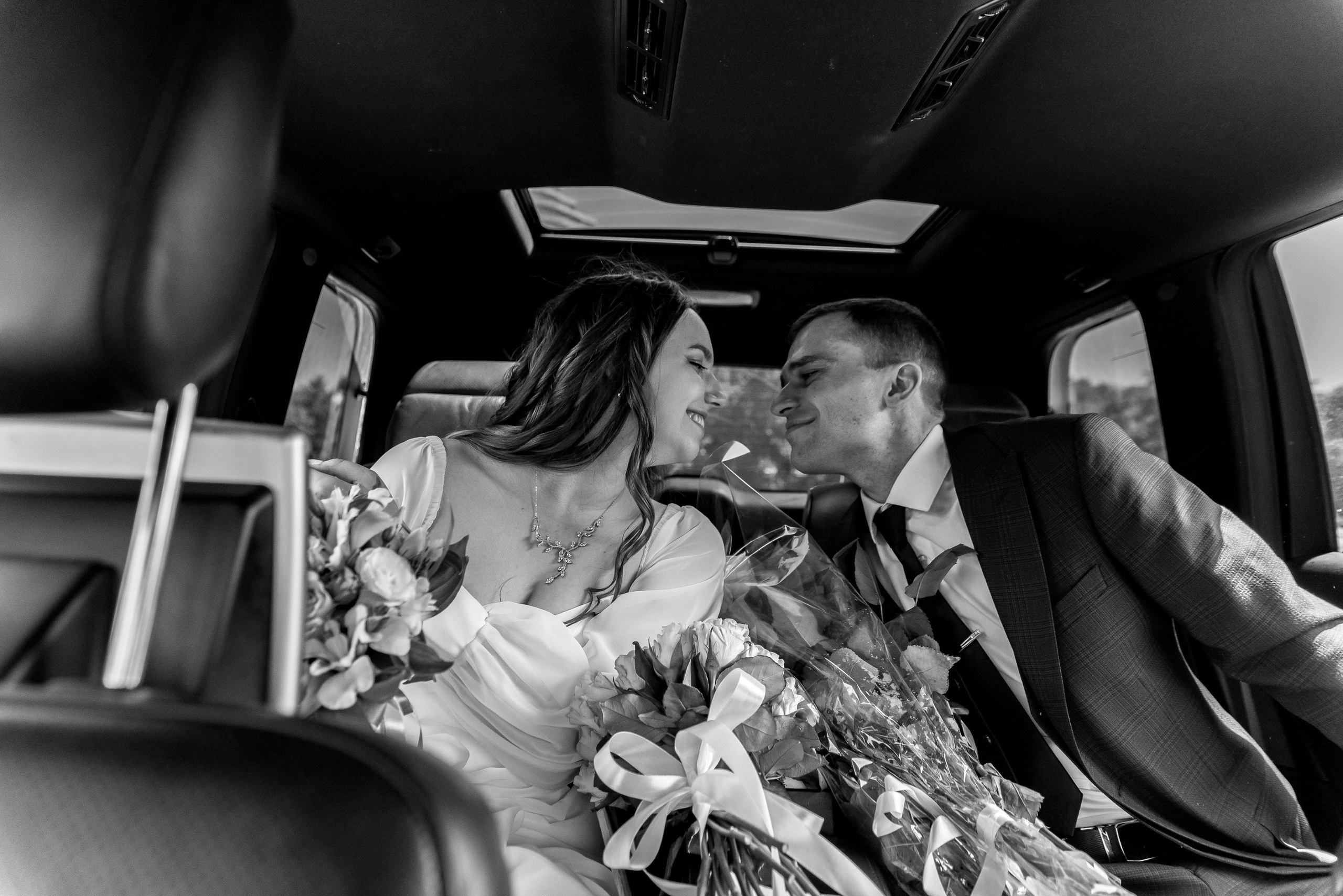 Свадебная фотосессия в автомобиле