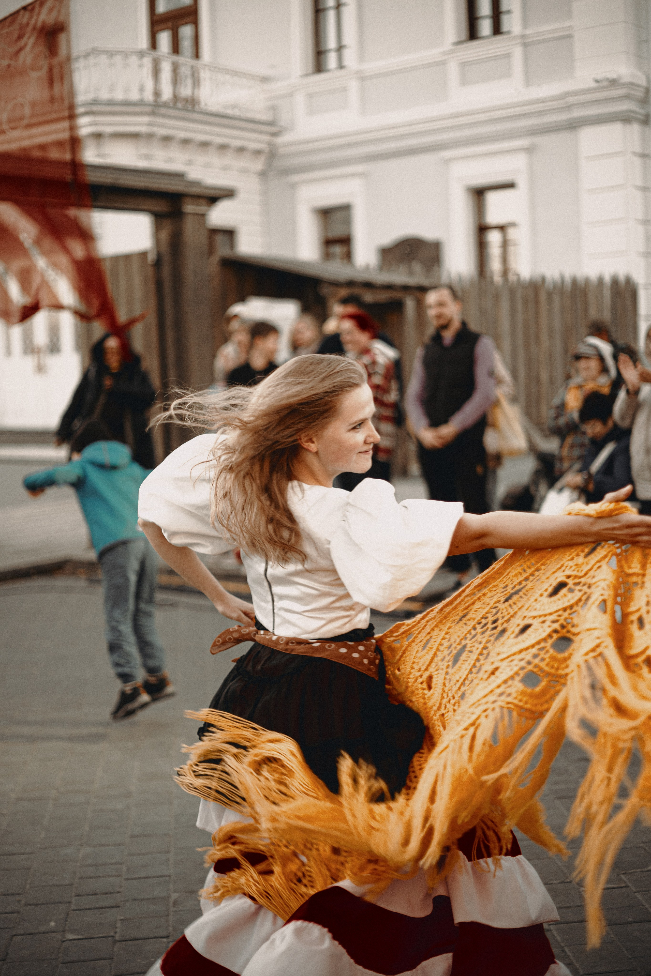 Спектакль «Куриное кабаре» от Свободного молодежного театра | Тобольск. Арт-фотограф Крис Л. в Тобольске: портрет, семейные, свадьбы