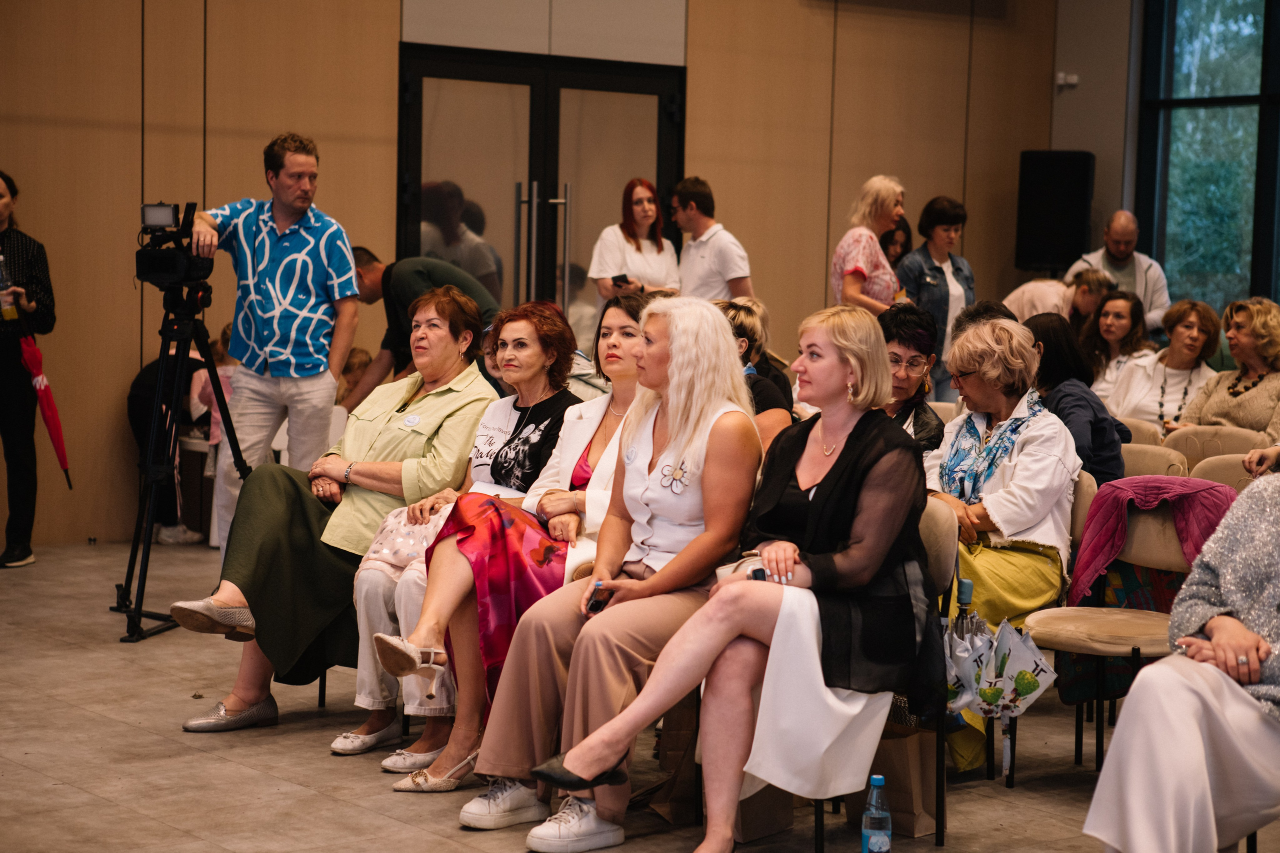 Фестиваль к Дню семьи, любви и верности. Фотограф в Иркутске Анастасия Кись. Студийная фотосессия беременности в тканях Иркутск. Семейная фотосессия, ПОРТРЕТ «ПОКОЛЕНИЕ»