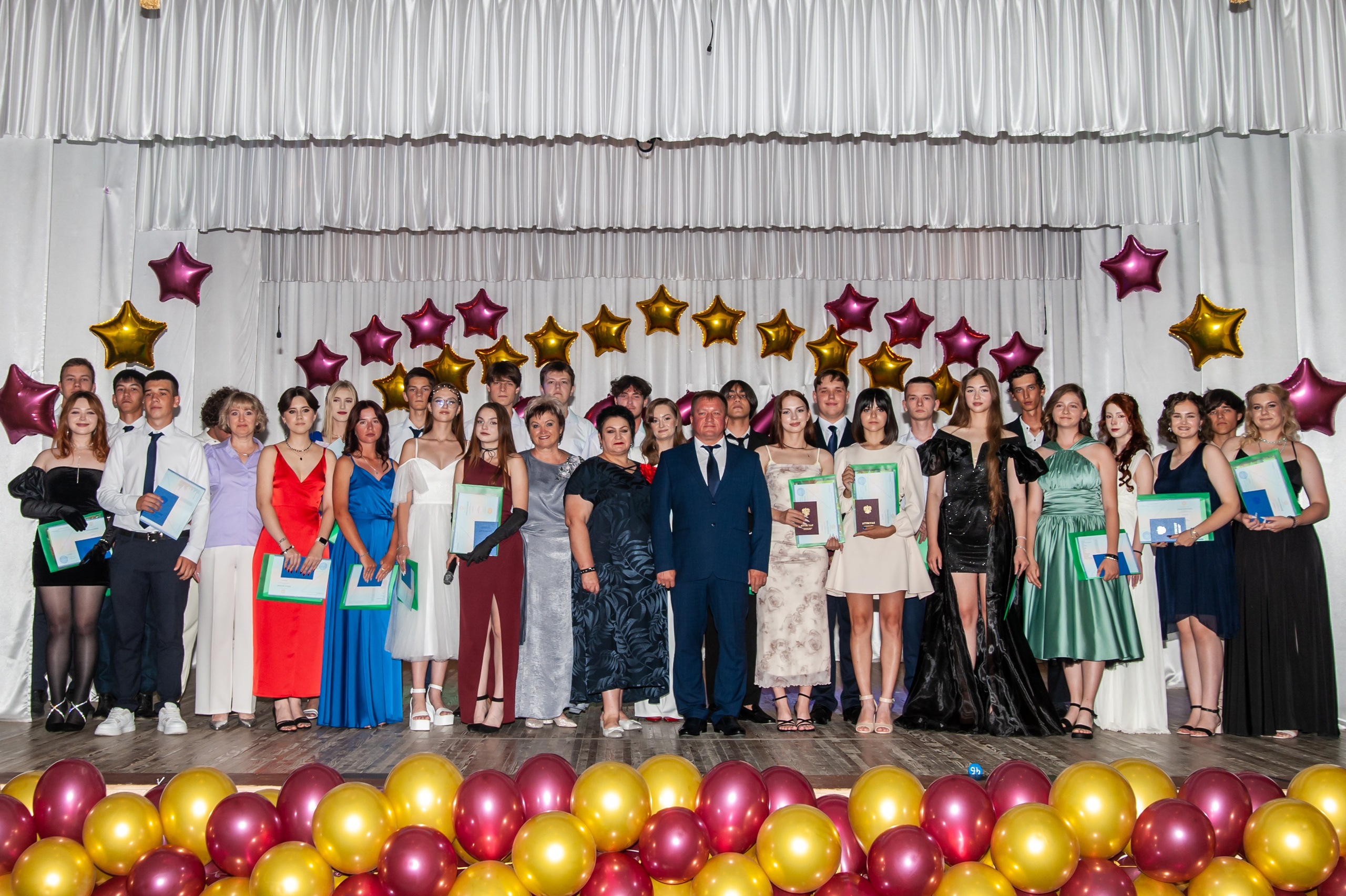 Выпускной МАОУ СОШ № 17 им. Эдуарда Есаяна. Свадебный и семейный фотограф Денис Лукьянов в Краснодаре, Краснодарском крае и Республике Крым