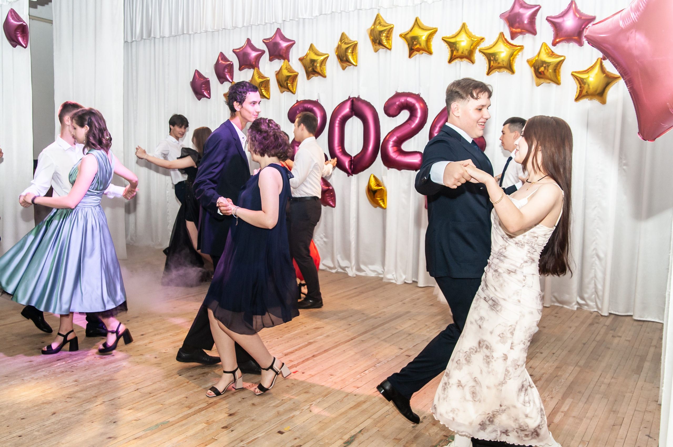 Выпускной МАОУ СОШ № 17 им. Эдуарда Есаяна. Свадебный и семейный фотограф Денис Лукьянов в Краснодаре, Краснодарском крае и Республике Крым