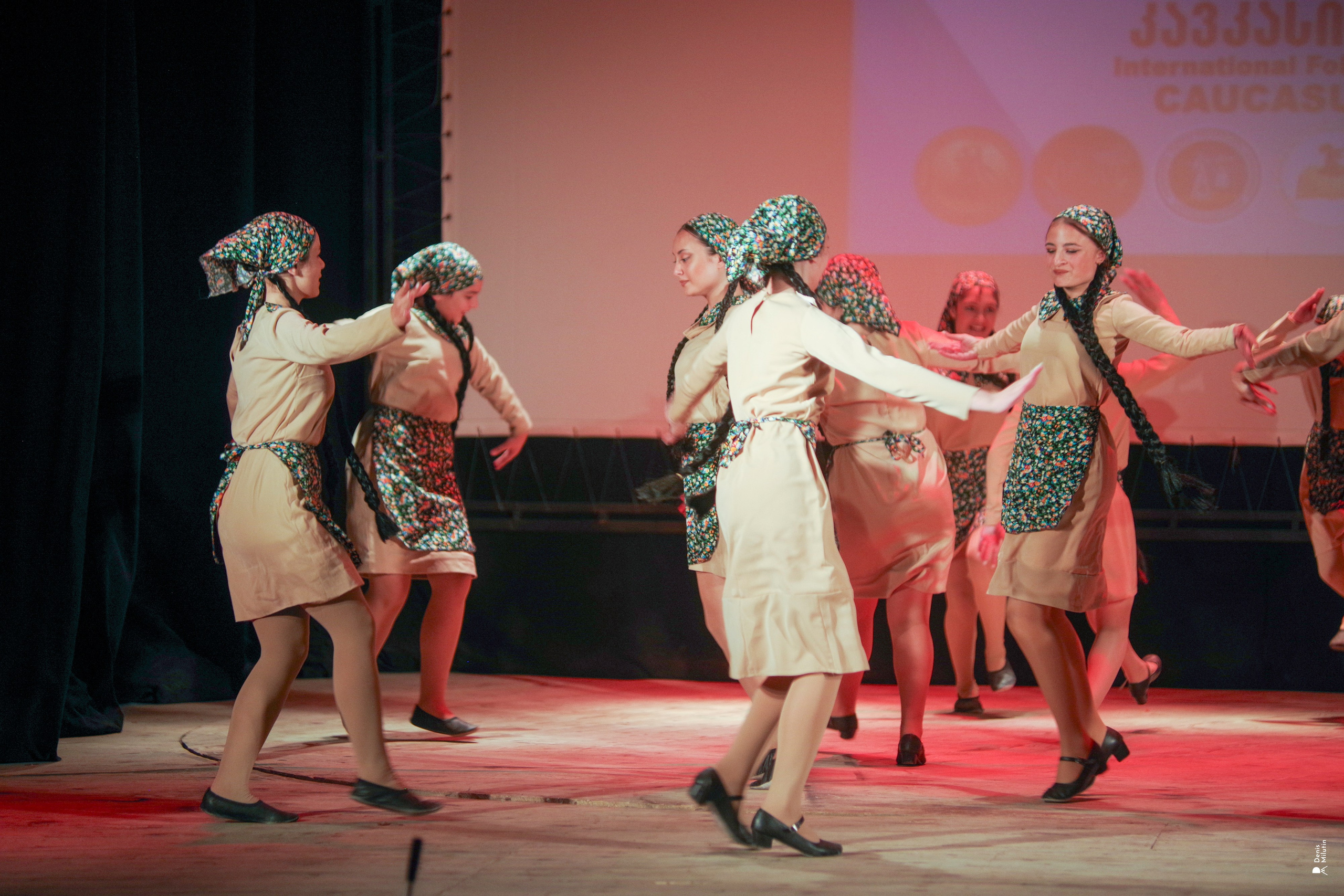 Танцы в прекрасном Они. Портретный фотограф Денис Милютин