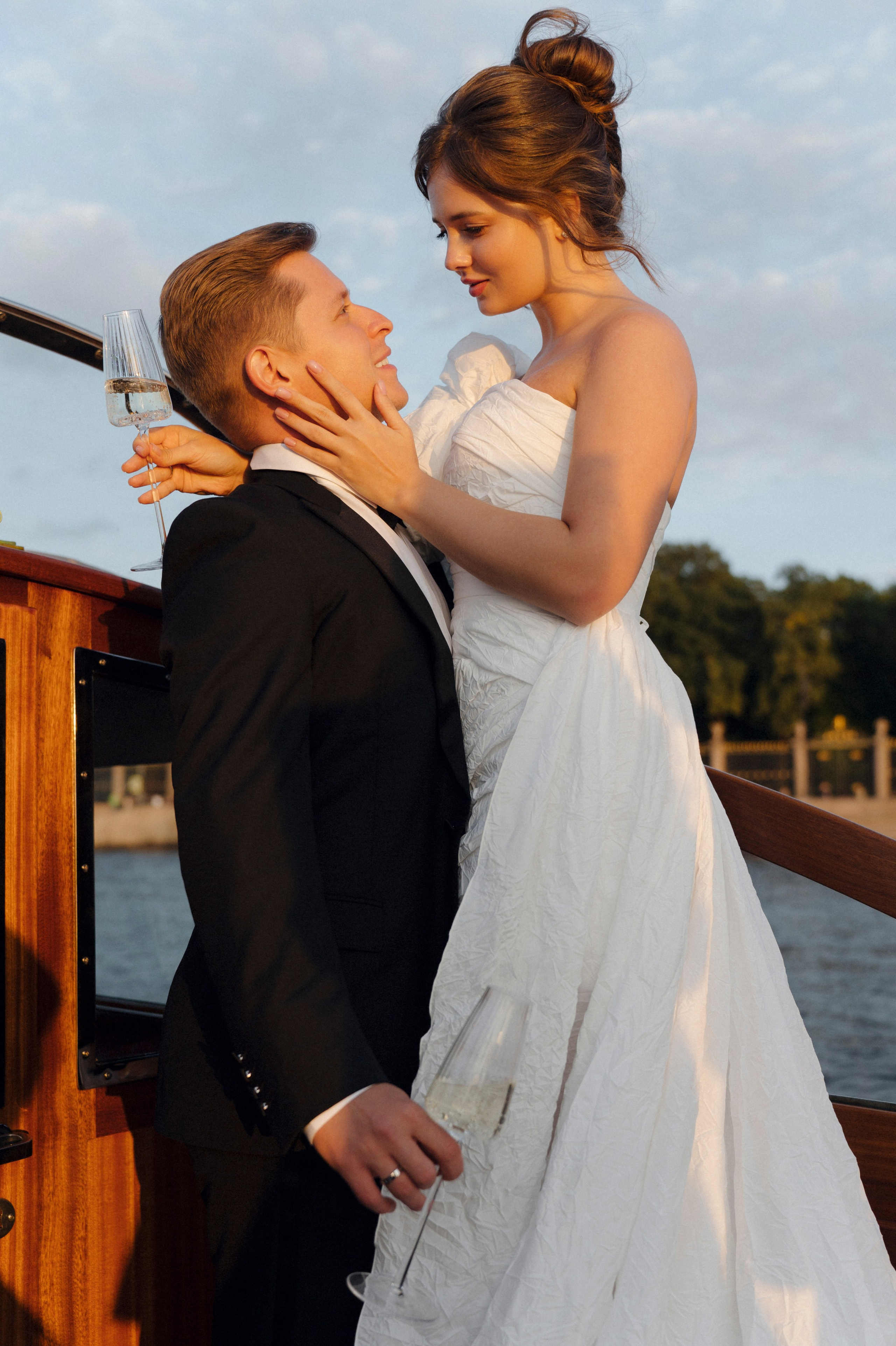 Настя и Лёша. Прогулка по Питеру. Катер. На цифру и плёнку. Свадебный фотограф Катерина Чулкова