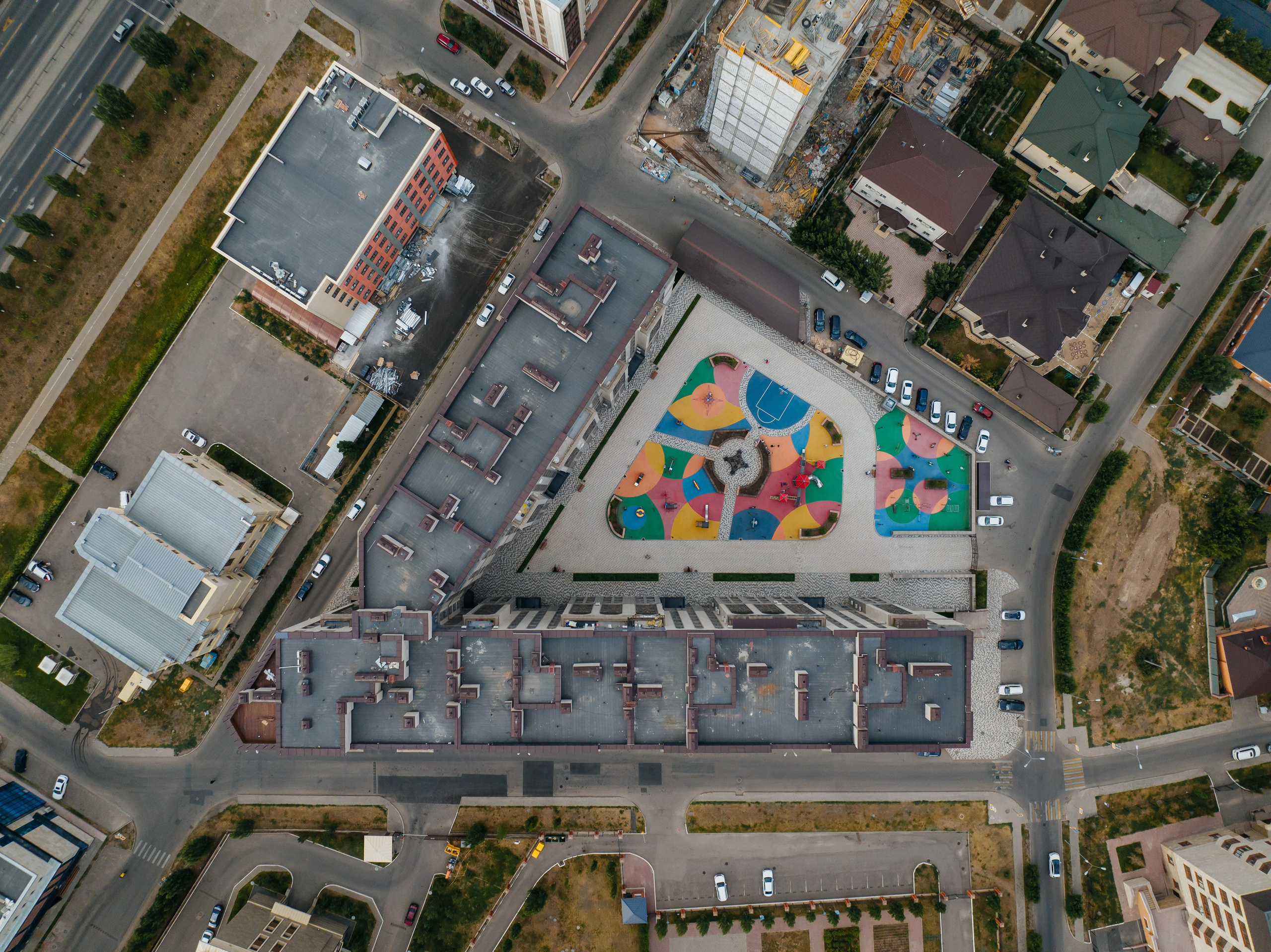 Проект 5. Сбор фотографии ЖК для клипа «Хочу квартиру от Габита». Дата: май 2022. Профессиональный фотограф в городе Астана/Алматы Даурен Сембаев