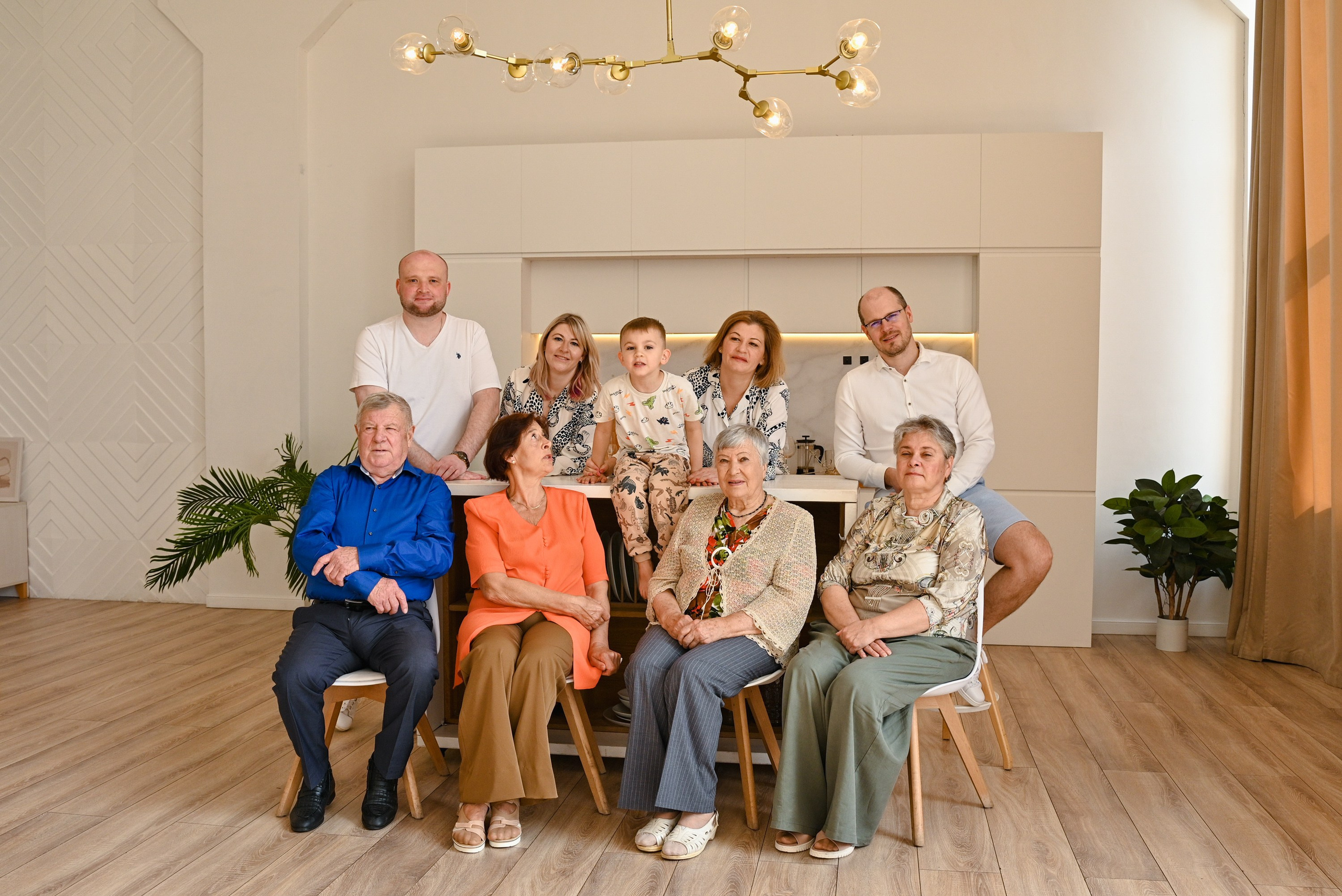 Счастливая большая семья. Компания и фотошкола по созданию контента в Москве