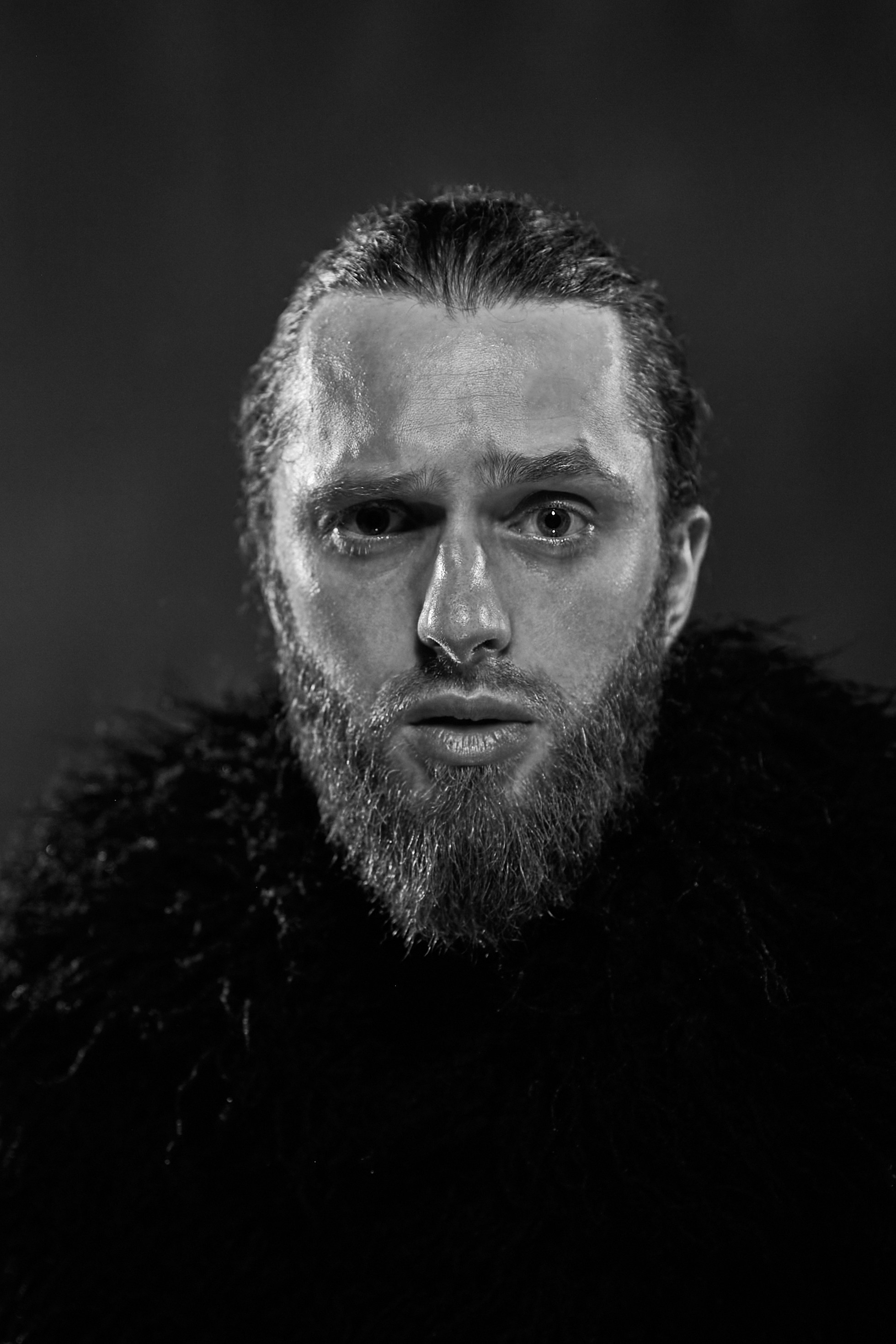 Мужской чёрно-белый портрет с текстурой