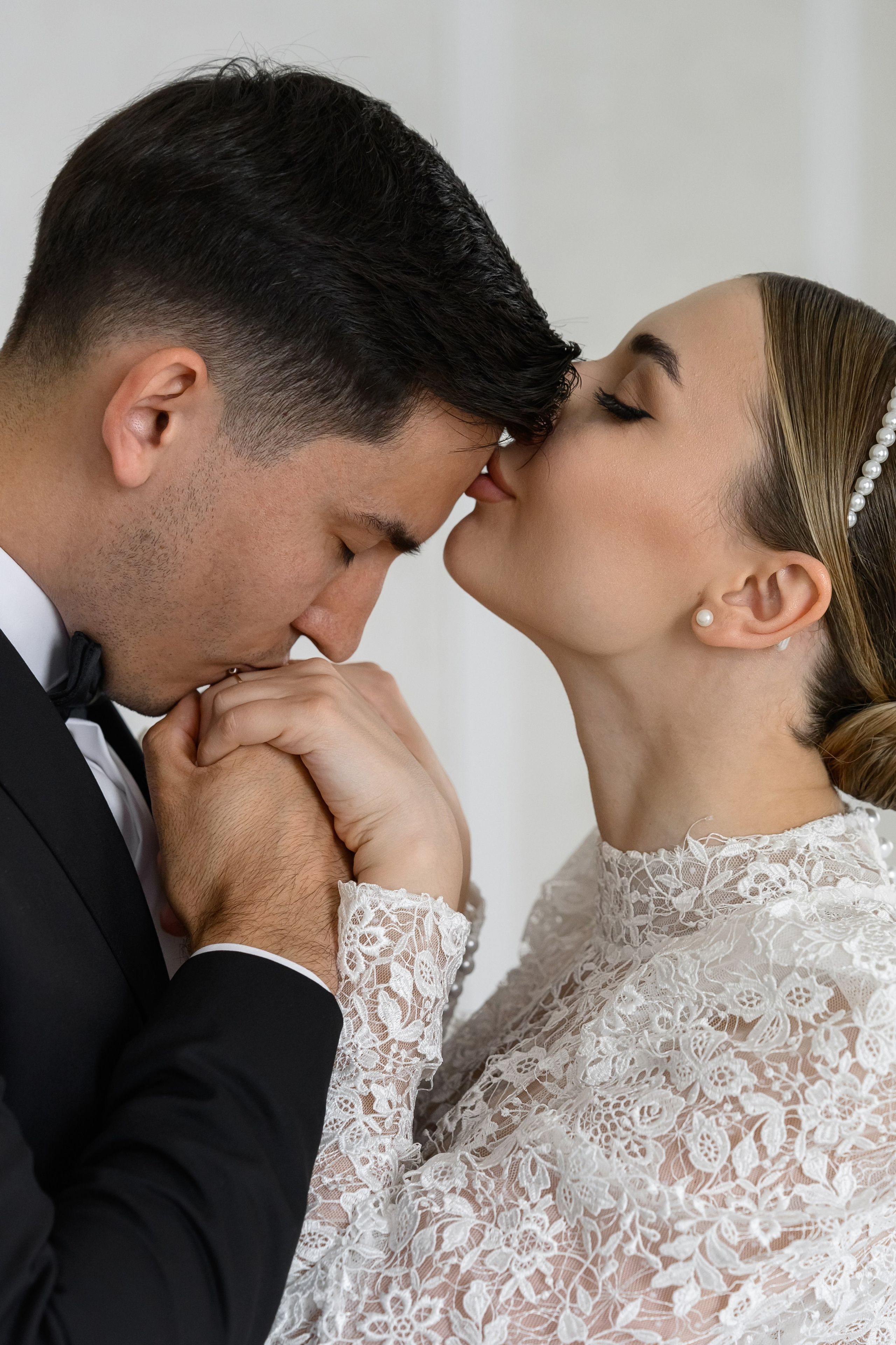 Свадебная фотосессия в усадьбе Остафьево. Свадебный фотограф Москва Юрий Кульман