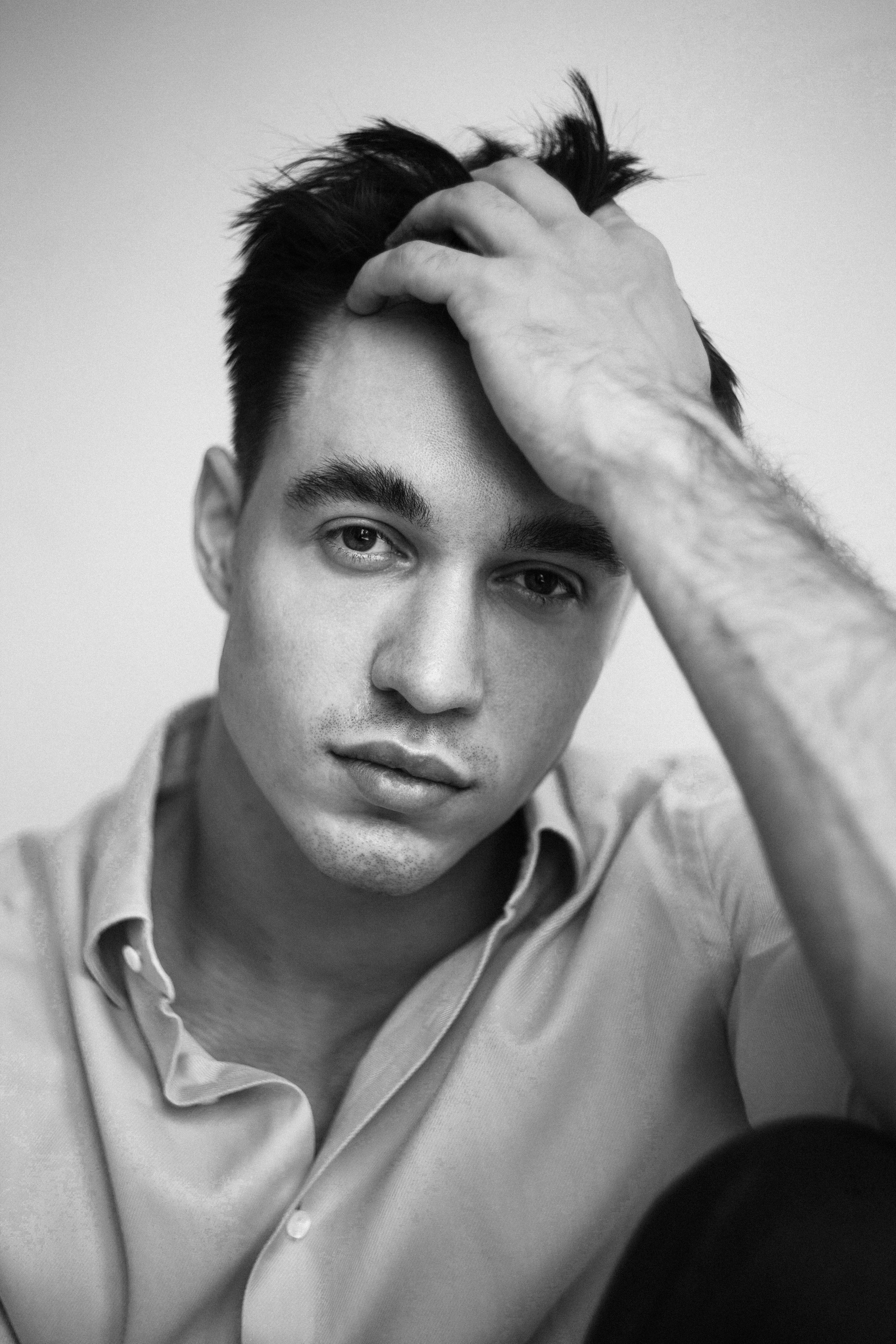 Мужской студийный портрет. Фотограф Лазарина Кучменова