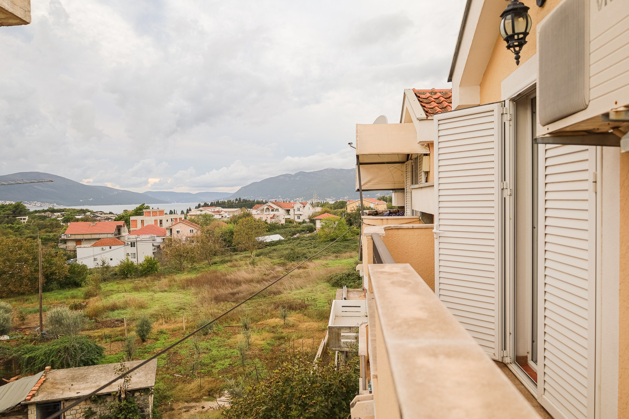 Private aparts for sale. Fotograf u Crnoj Gori-porodično fotografisanje sa djecom, lovestory, nekretnine