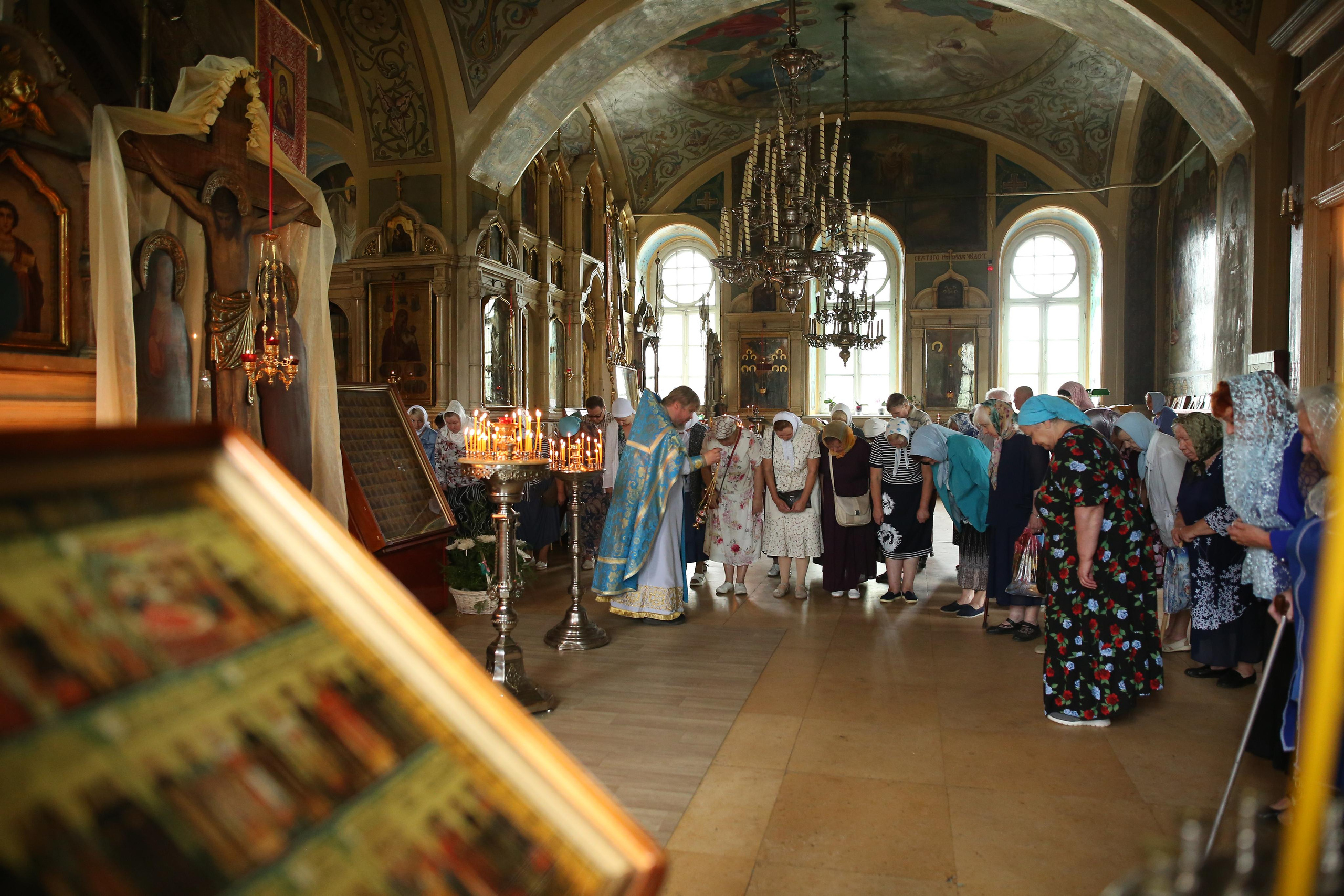 Крестный ход в день памяти Тихвинской иконы Божией Матери. Семейный и детский фотограф Анна Петракова