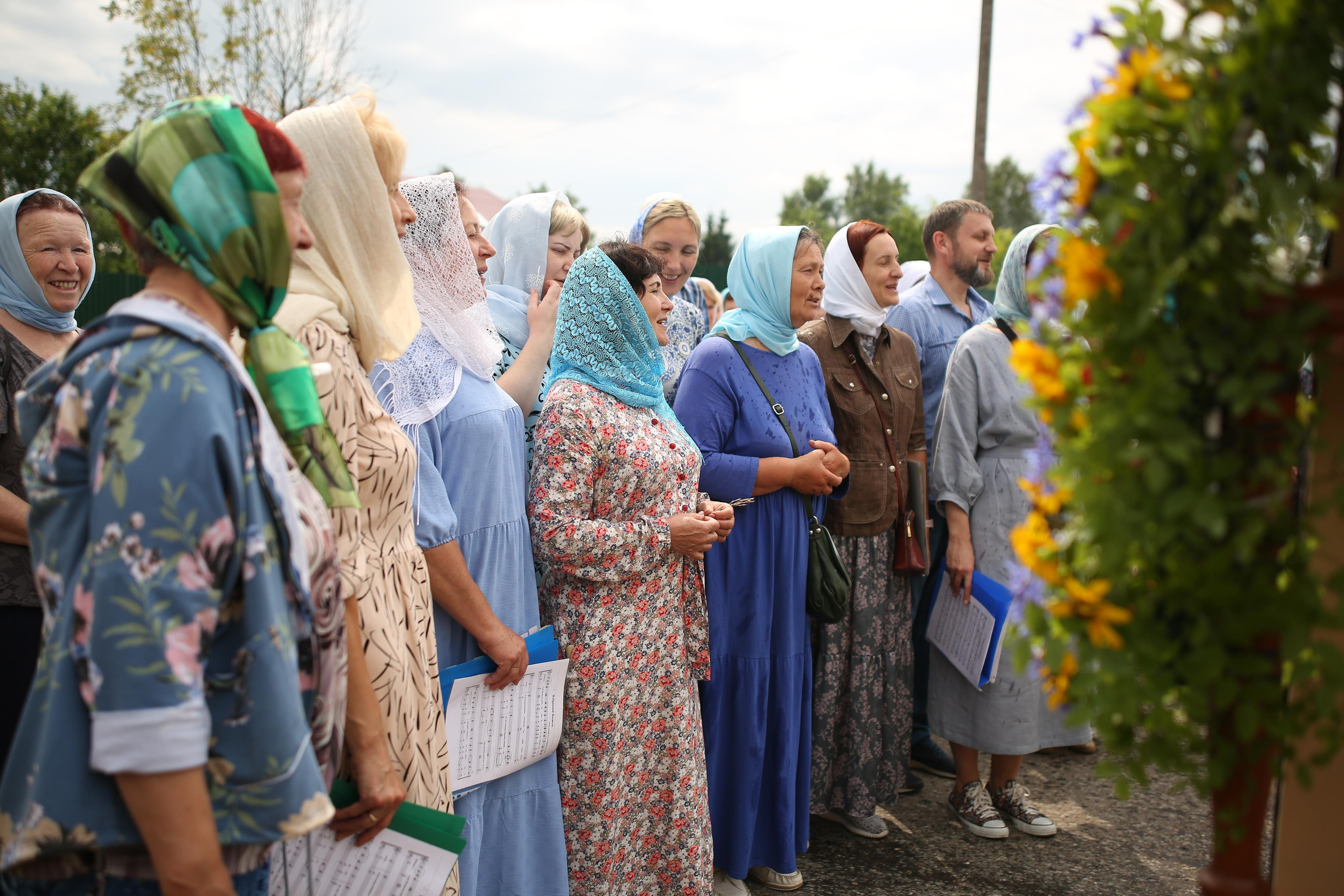 Крестный ход в день памяти Тихвинской иконы Божией Матери. Семейный и детский фотограф Анна Петракова
