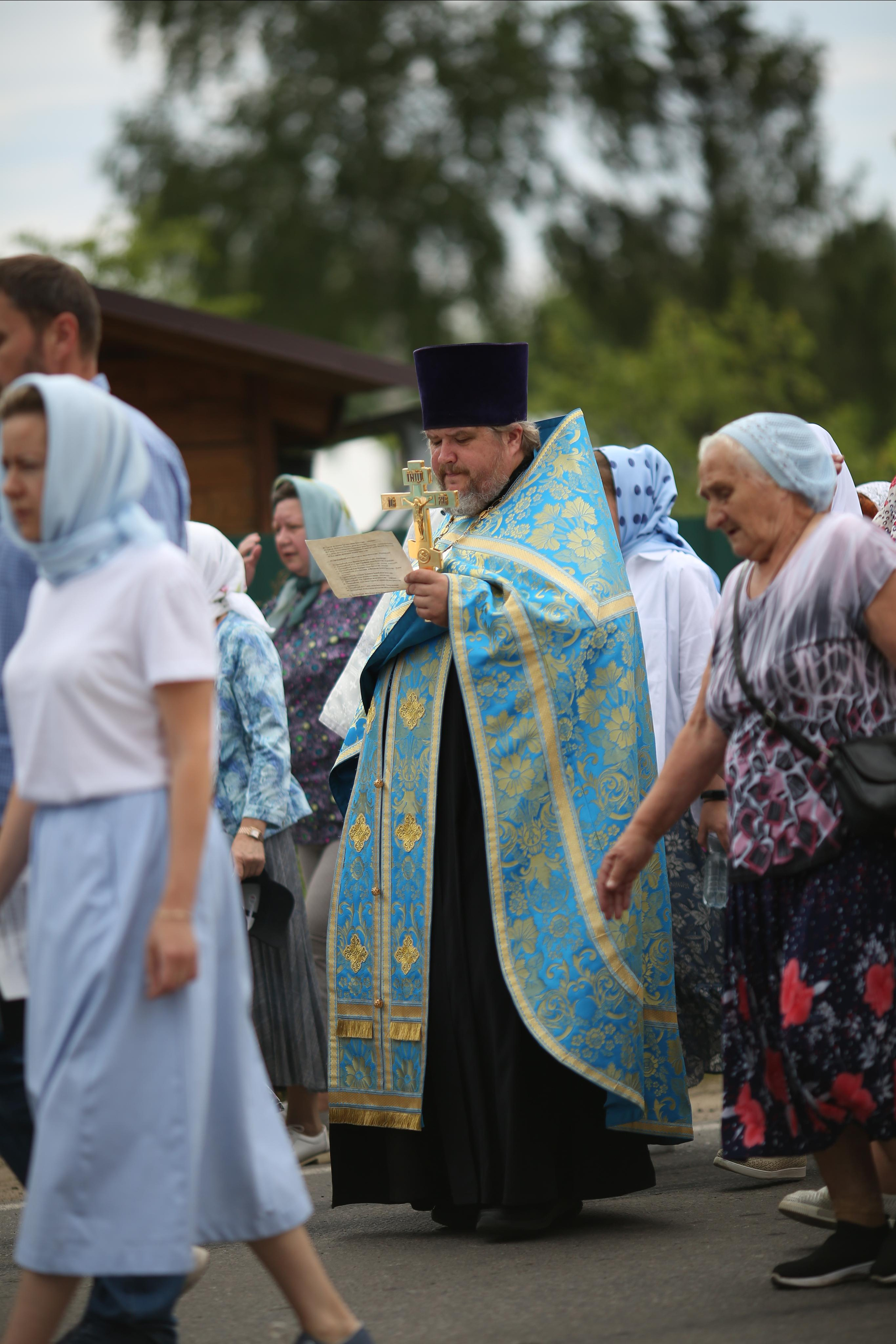 Крестный ход в день памяти Тихвинской иконы Божией Матери. Семейный и детский фотограф Анна Петракова