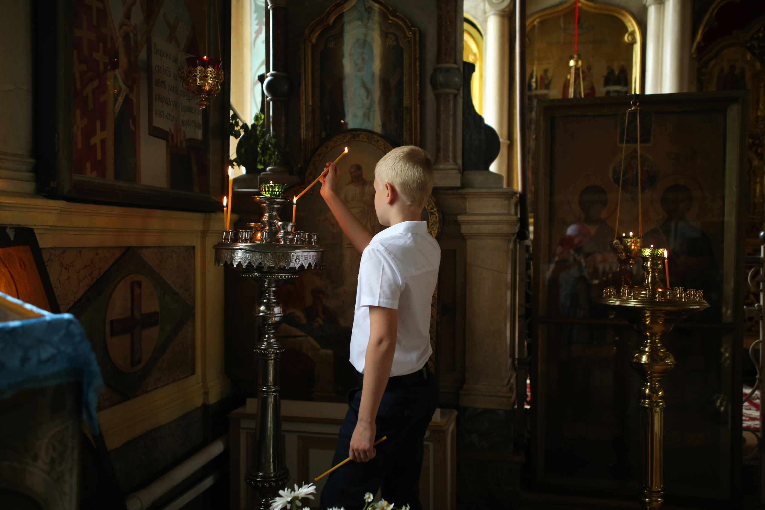 Крестный ход в день памяти Тихвинской иконы Божией Матери. Семейный и детский фотограф Анна Петракова