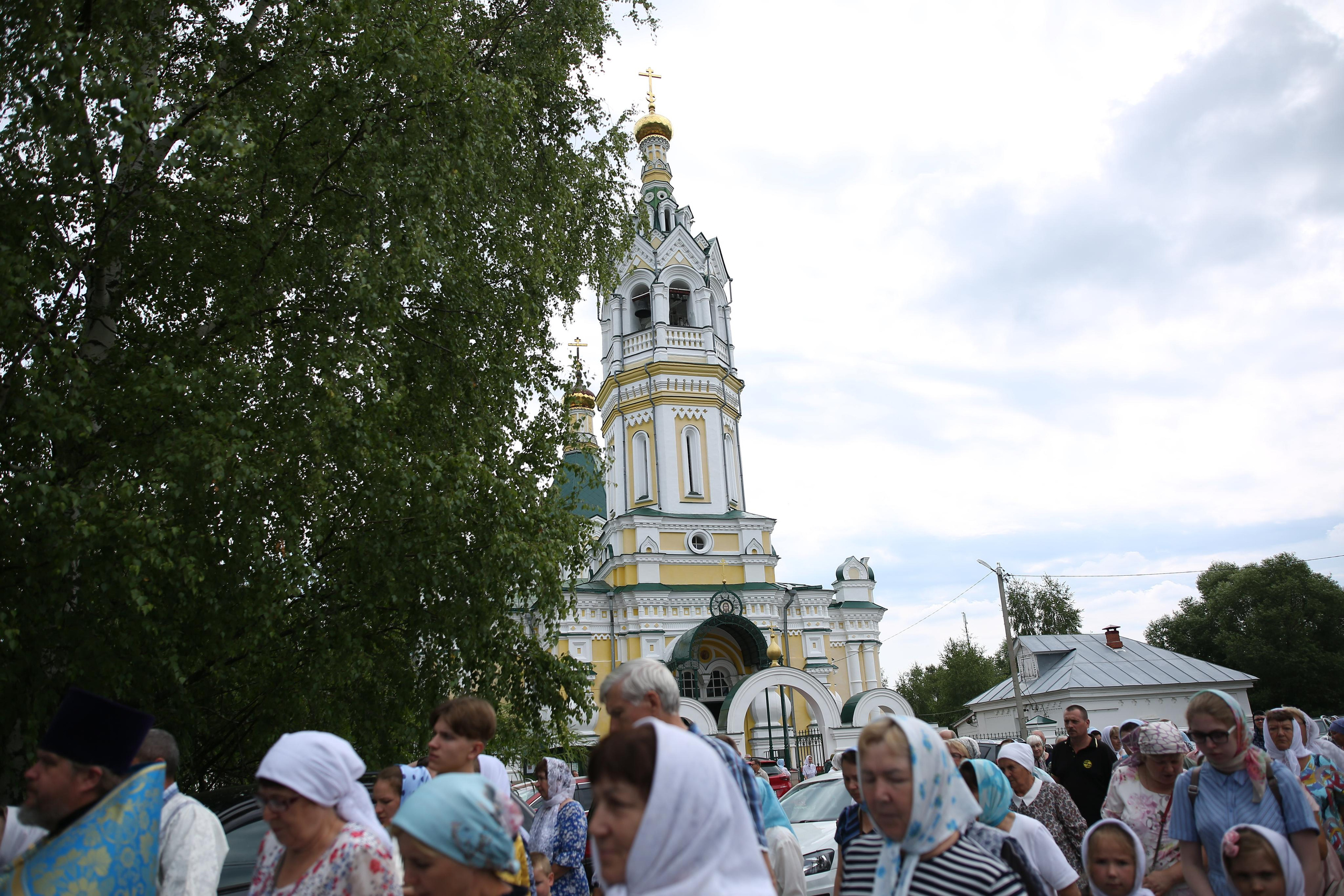 Крестный ход в день памяти Тихвинской иконы Божией Матери. Семейный и детский фотограф Анна Петракова