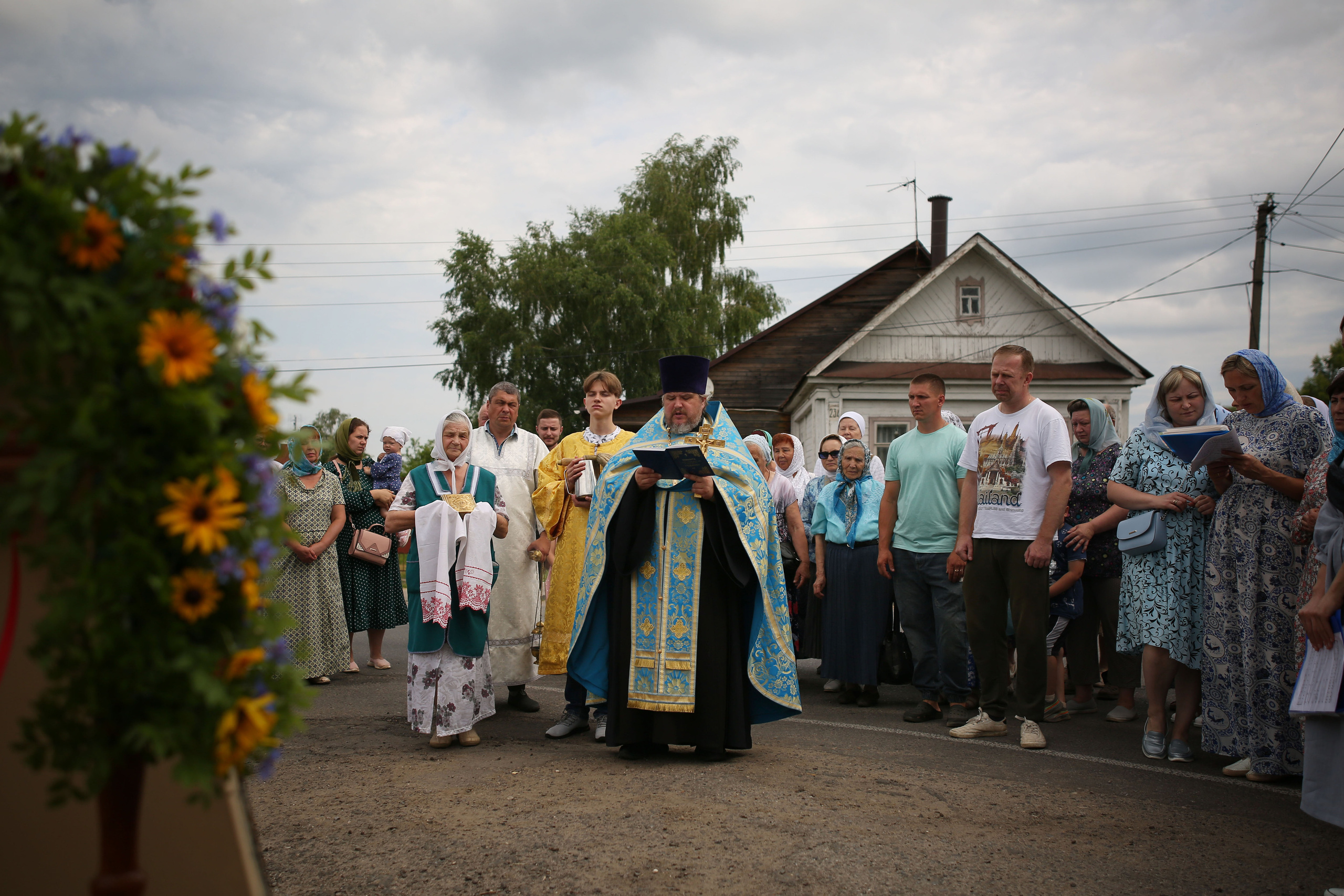 Крестный ход в день памяти Тихвинской иконы Божией Матери. Семейный и детский фотограф Анна Петракова