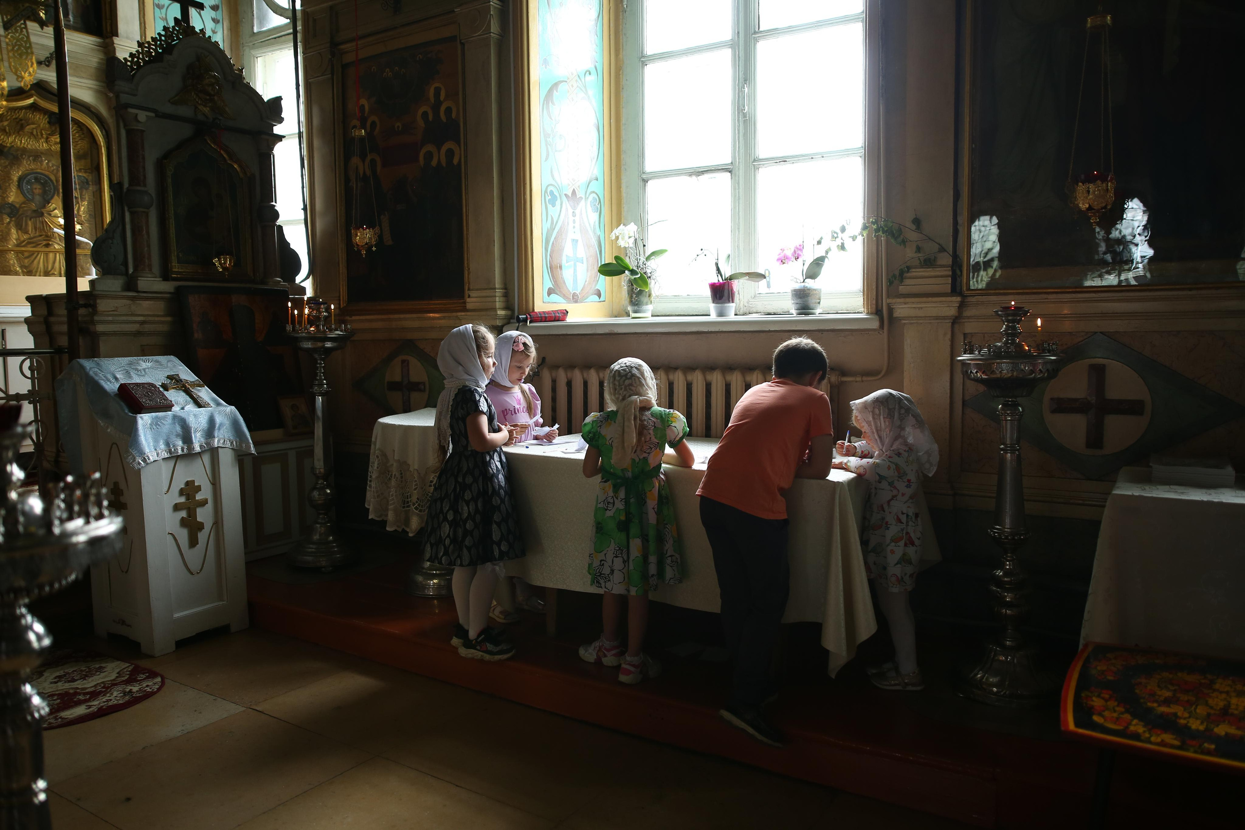 Крестный ход в день памяти Тихвинской иконы Божией Матери. Семейный и детский фотограф Анна Петракова