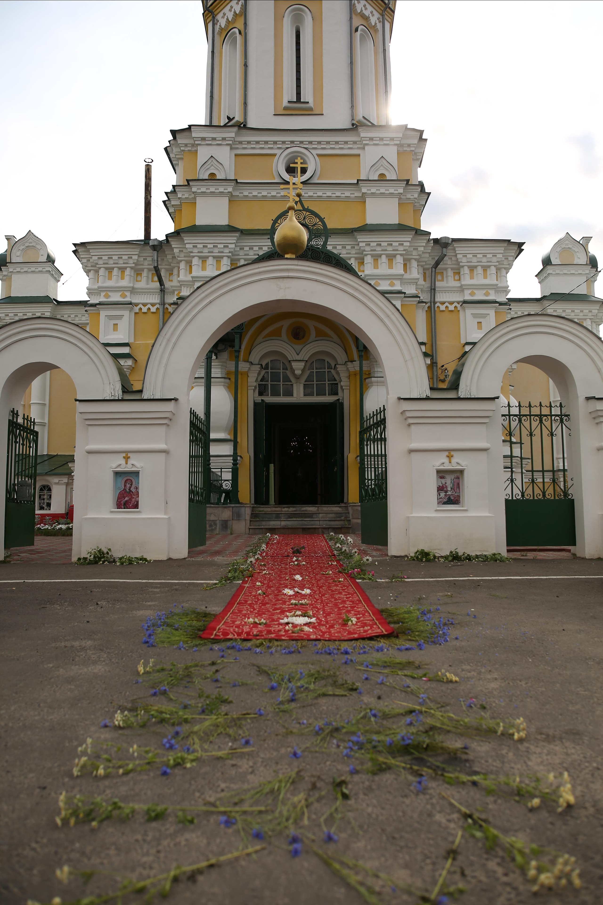 Крестный ход в день памяти Тихвинской иконы Божией Матери. Семейный и детский фотограф Анна Петракова