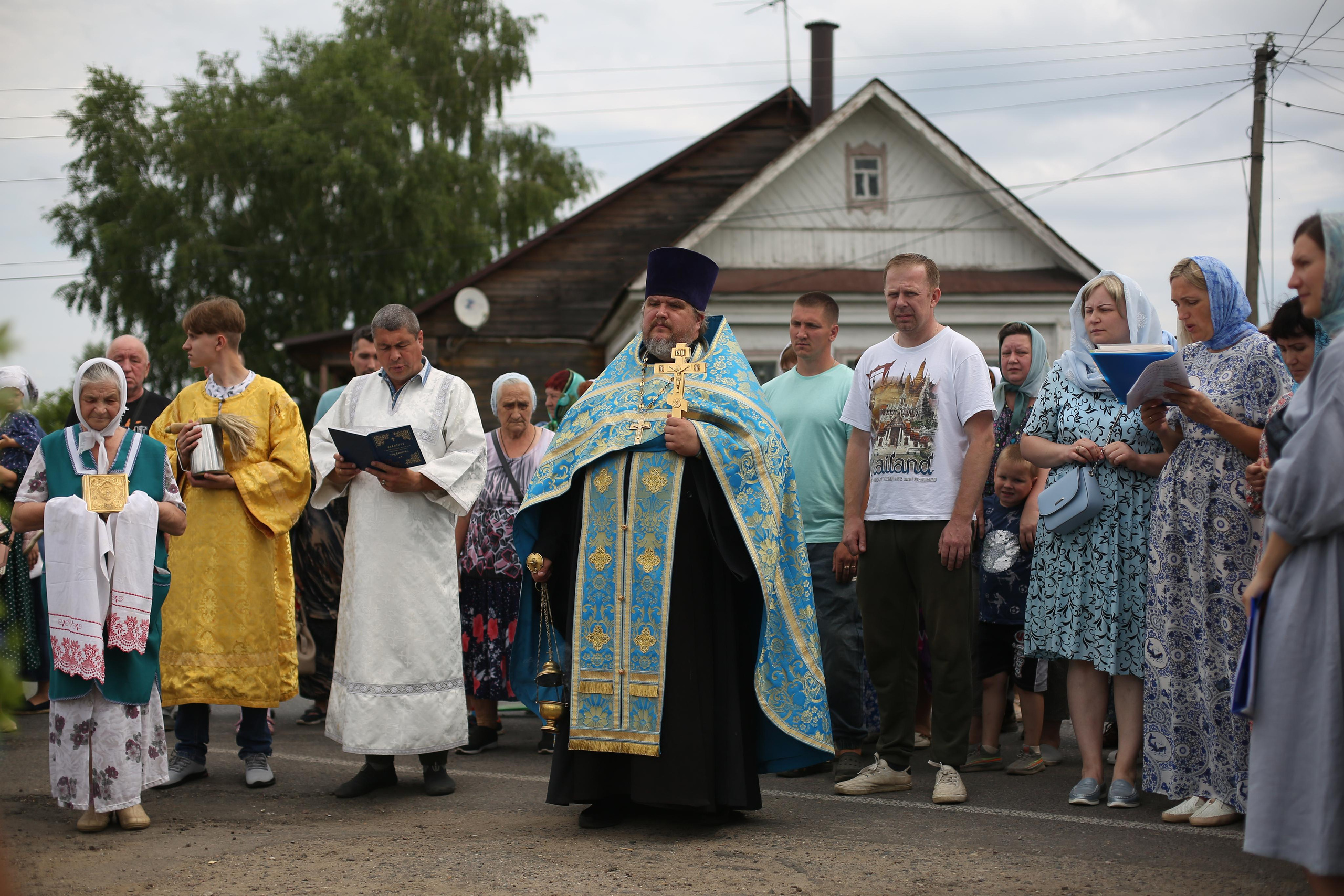 Крестный ход в день памяти Тихвинской иконы Божией Матери. Семейный и детский фотограф Анна Петракова