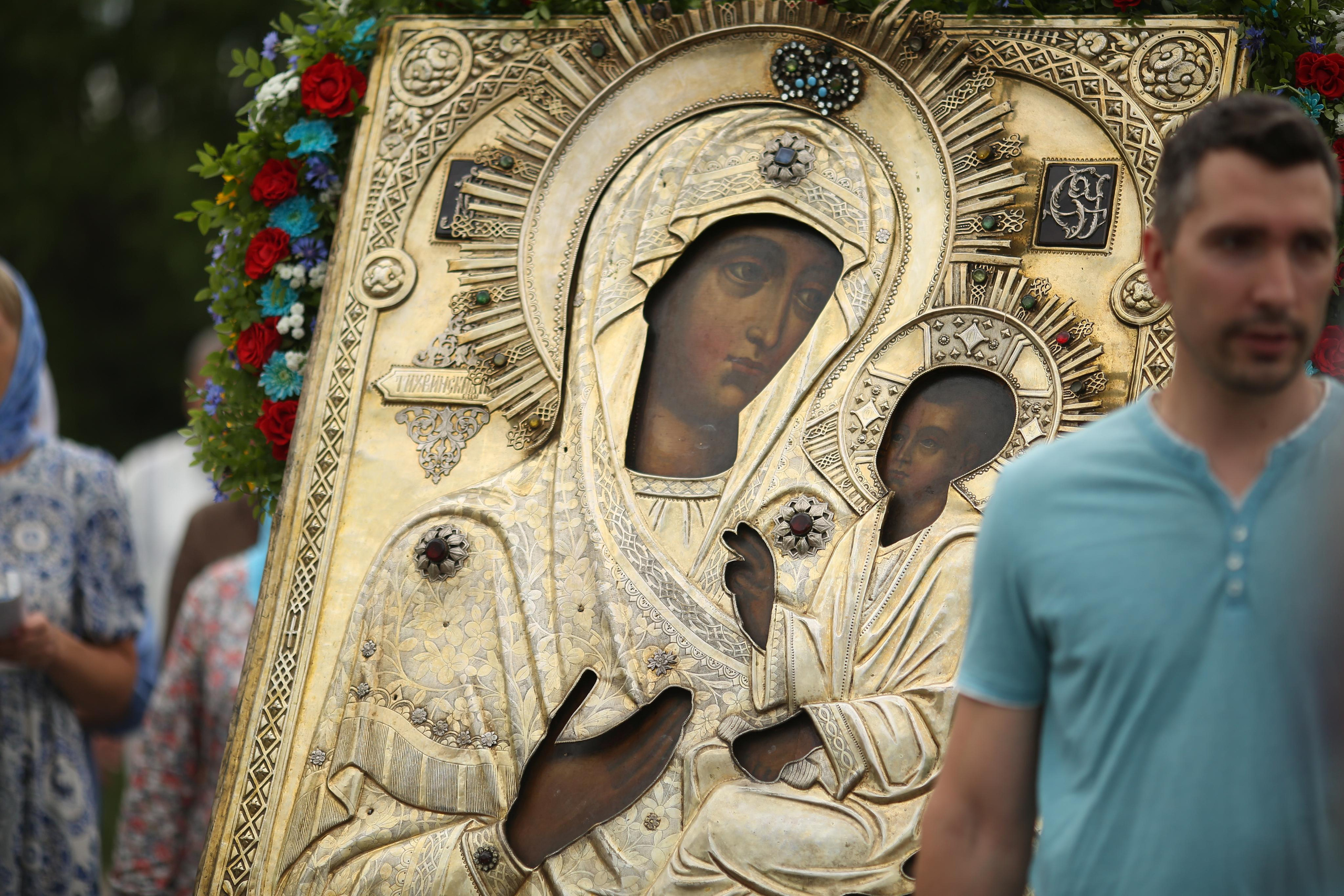 Крестный ход в день памяти Тихвинской иконы Божией Матери. Семейный и детский фотограф Анна Петракова
