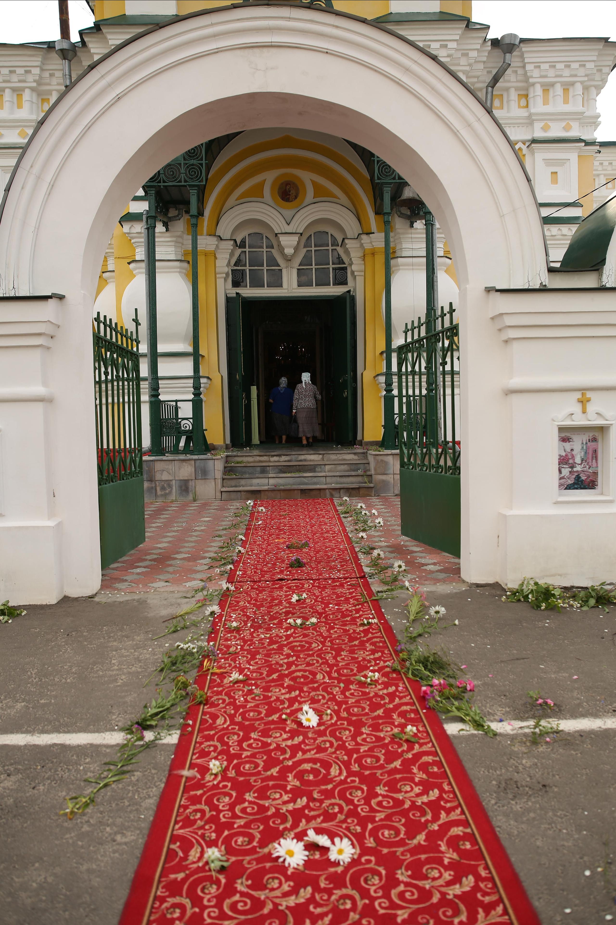 Крестный ход в день памяти Тихвинской иконы Божией Матери. Семейный и детский фотограф Анна Петракова