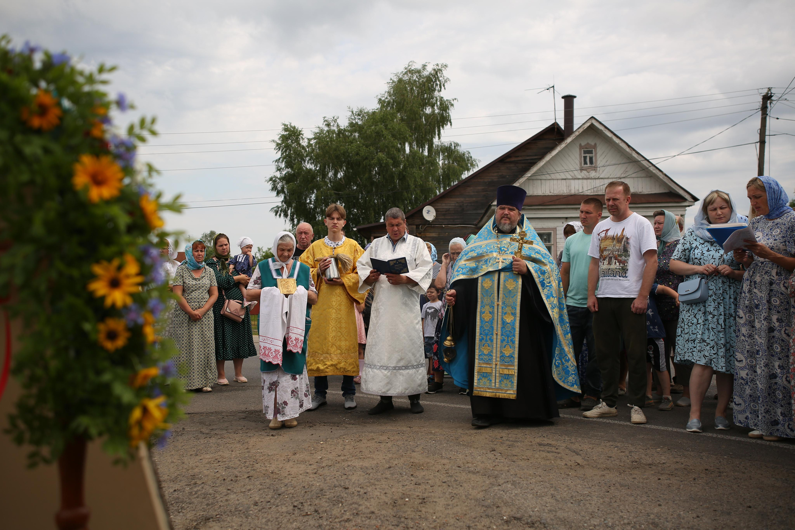 Крестный ход в день памяти Тихвинской иконы Божией Матери. Семейный и детский фотограф Анна Петракова