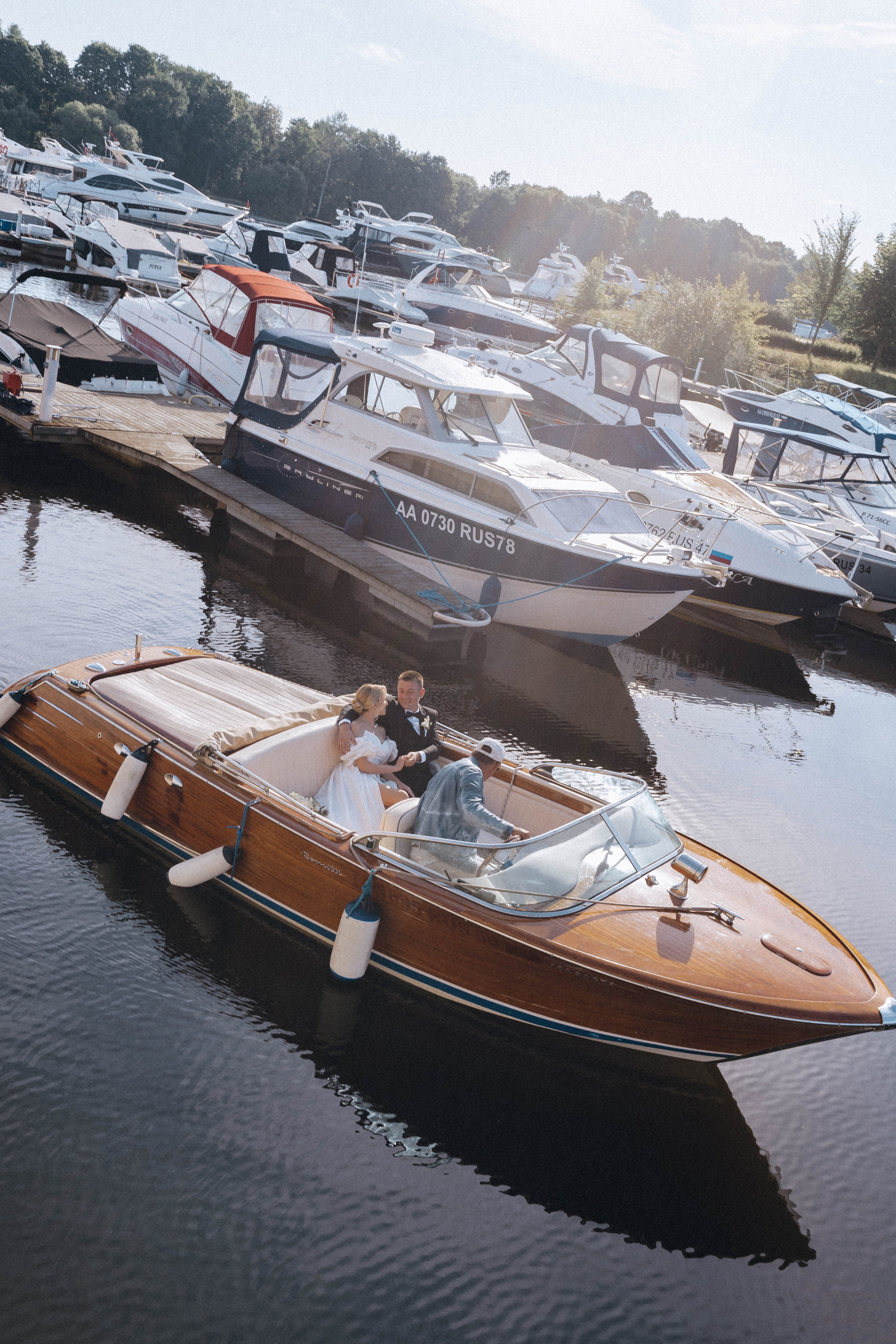 СВАДЕНБНАЯ СЬЕМКА НА КАТЕРЕ ПО КАНАЛАМ САНКТ-ПЕТЕРБУРГА И В АКВАТОРИИ НЕВЫ. Профессиональный фотограф, Санкт-Петербург — Виктория Богомолова