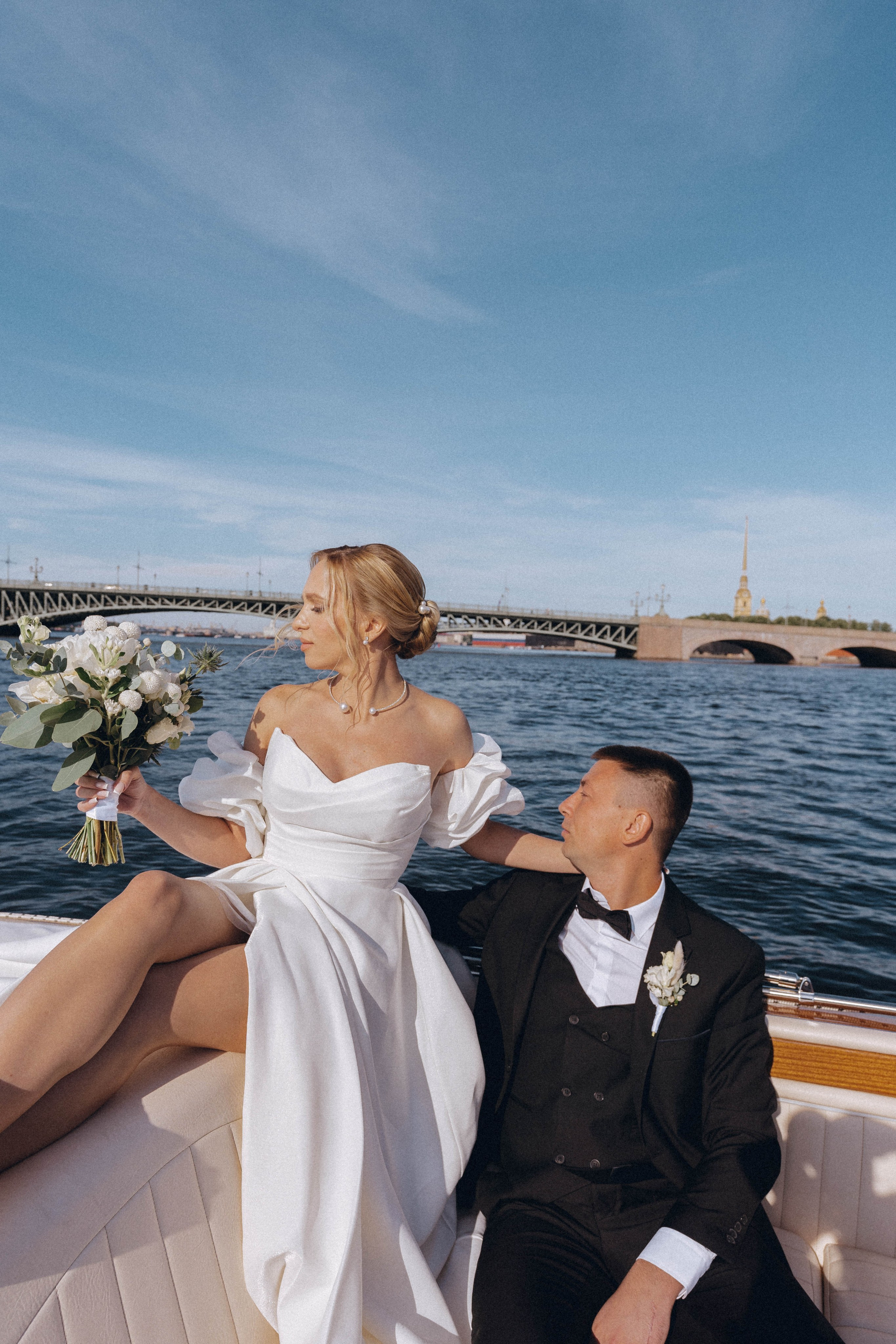 СВАДЕНБНАЯ СЬЕМКА НА КАТЕРЕ ПО КАНАЛАМ САНКТ-ПЕТЕРБУРГА И В АКВАТОРИИ НЕВЫ. Профессиональный фотограф, Санкт-Петербург — Виктория Богомолова