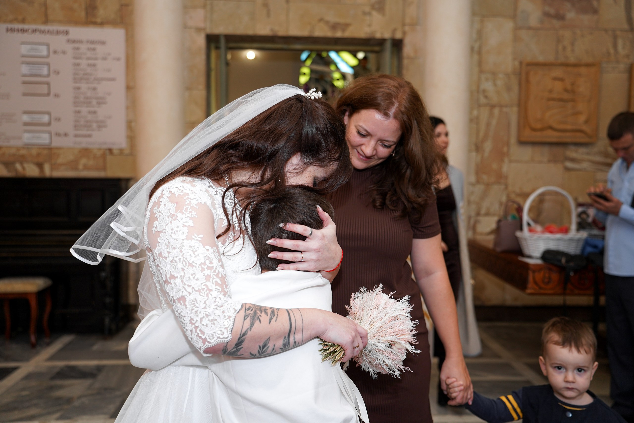 Свадебная фотосессия в Кировском ЗАГСе в Ростове-на-Дону. Фотограф Алёна Чёботова. Свадебный фотограф в Ростове-на-Дону. Таинство Крещения и Венчания, семейные фотосессии. Алёна Чёботова