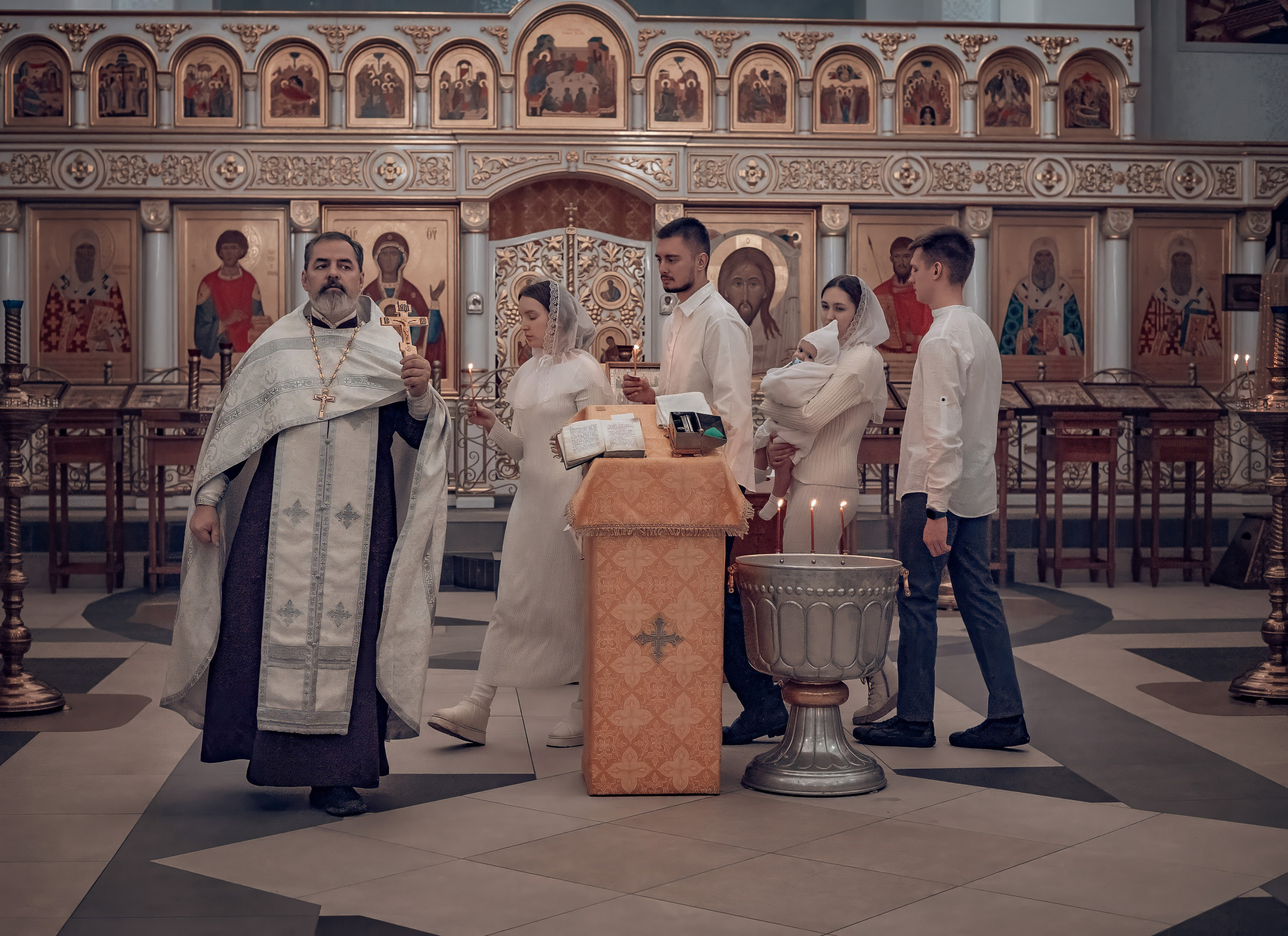 Крещение Максима в храме Феодора Тирона. Фотографы крещения/венчания  Красноярск Татьяна и Вячеслав Переваловы