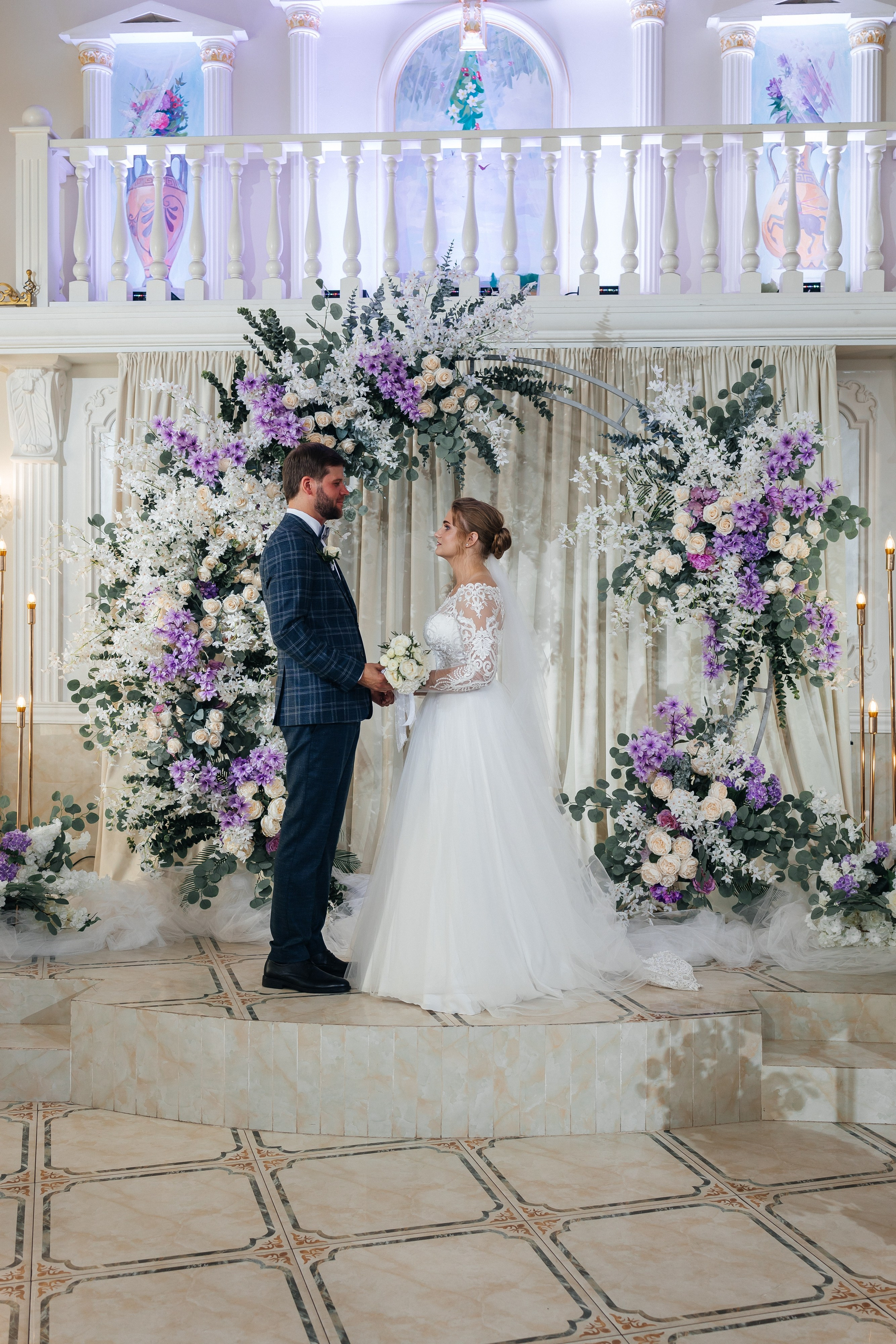 Трогательная выездная церемония в уютном ресторане. Олег Сверчков | Свадебный фотограф Вологда