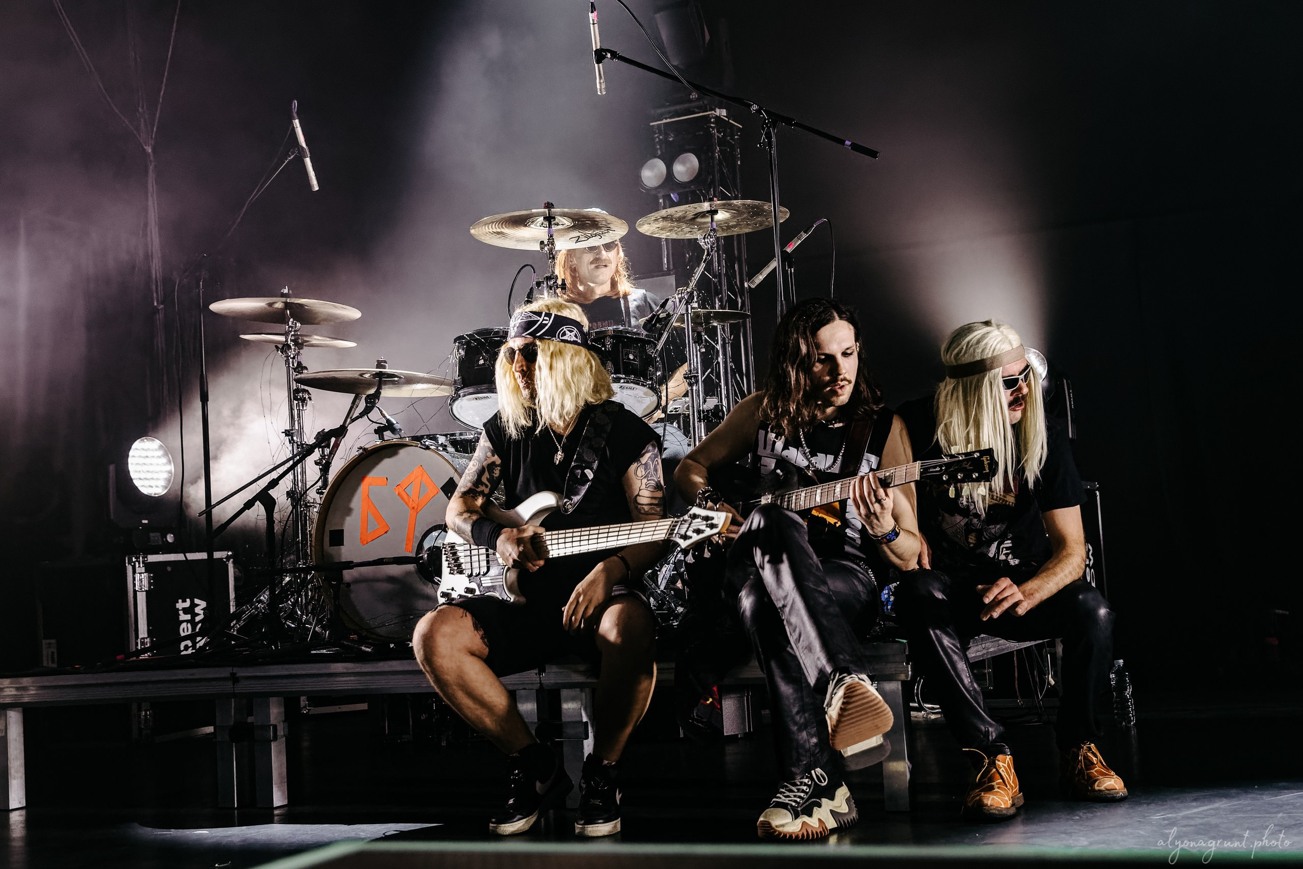 Багровый Фантомас, фоторепортаж, СПб, BASE, 14.12.2025. Алена Адрианова: фотограф в Санкт-Петербурге