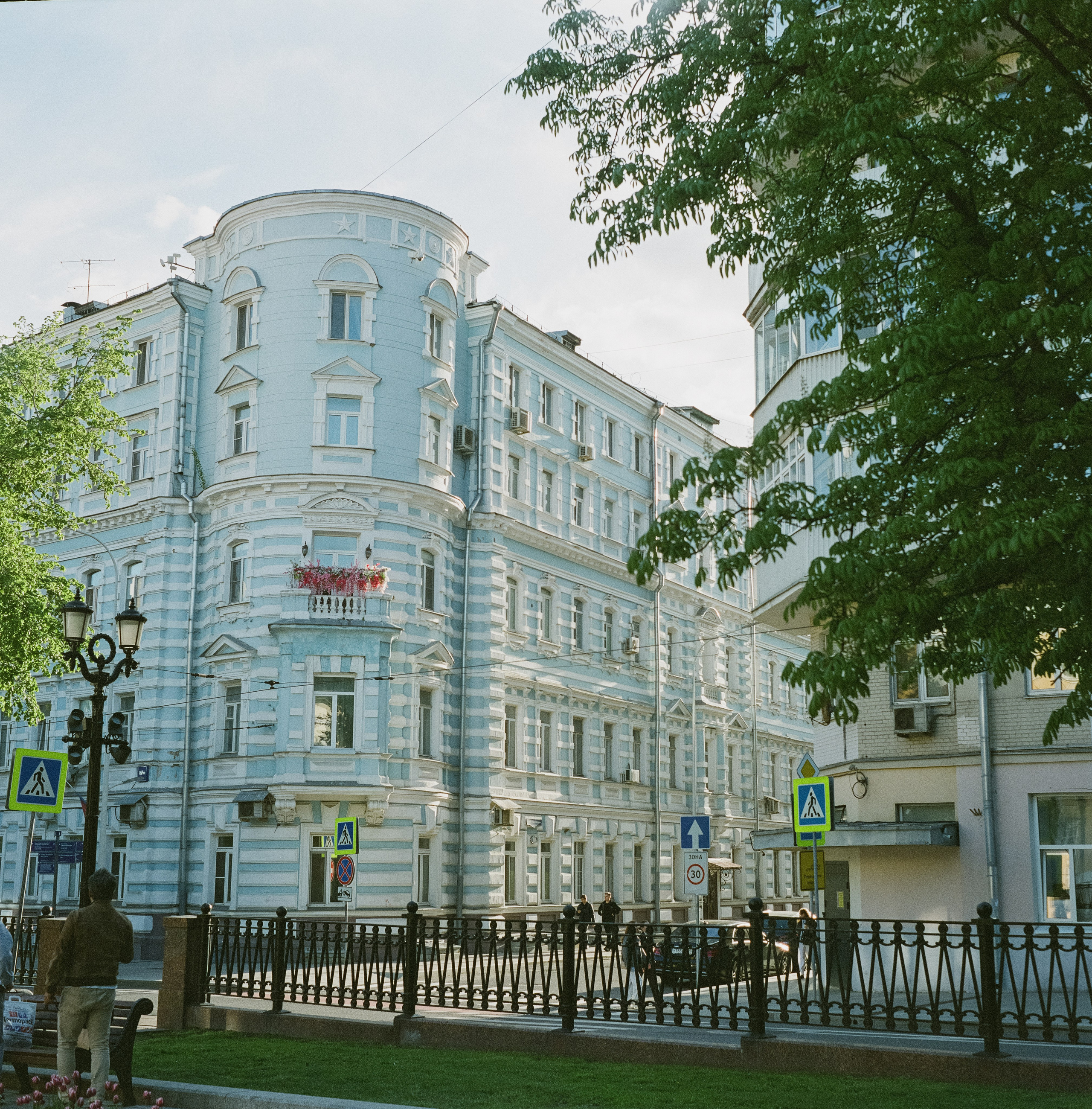 Super Fujica-6 | Fujicolor Pro 400H | Покровка, Лубянка и окрестности 6 мая 2025 года